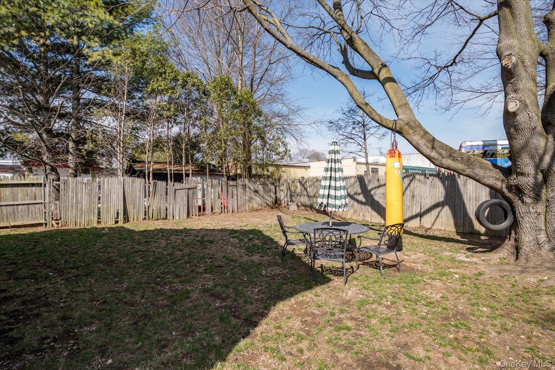 #17 photo, 8 E 14th Street, সাফোক কাউন্টি Huntington Station , NY 11746