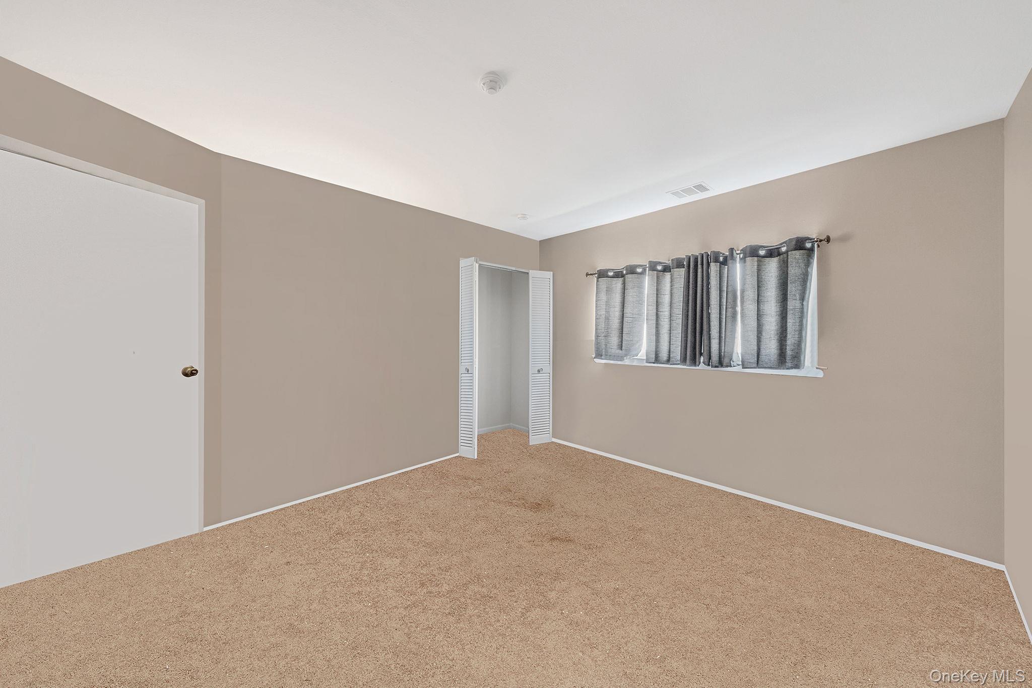 #11 photo, 222 Pointe Circle N, সাফোক কাউন্টি Coram , NY 11727