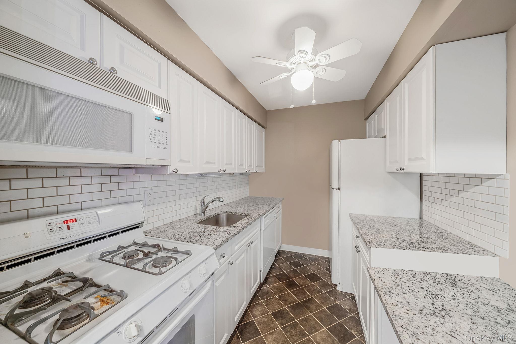 #7 photo, 222 Pointe Circle N, সাফোক কাউন্টি Coram , NY 11727