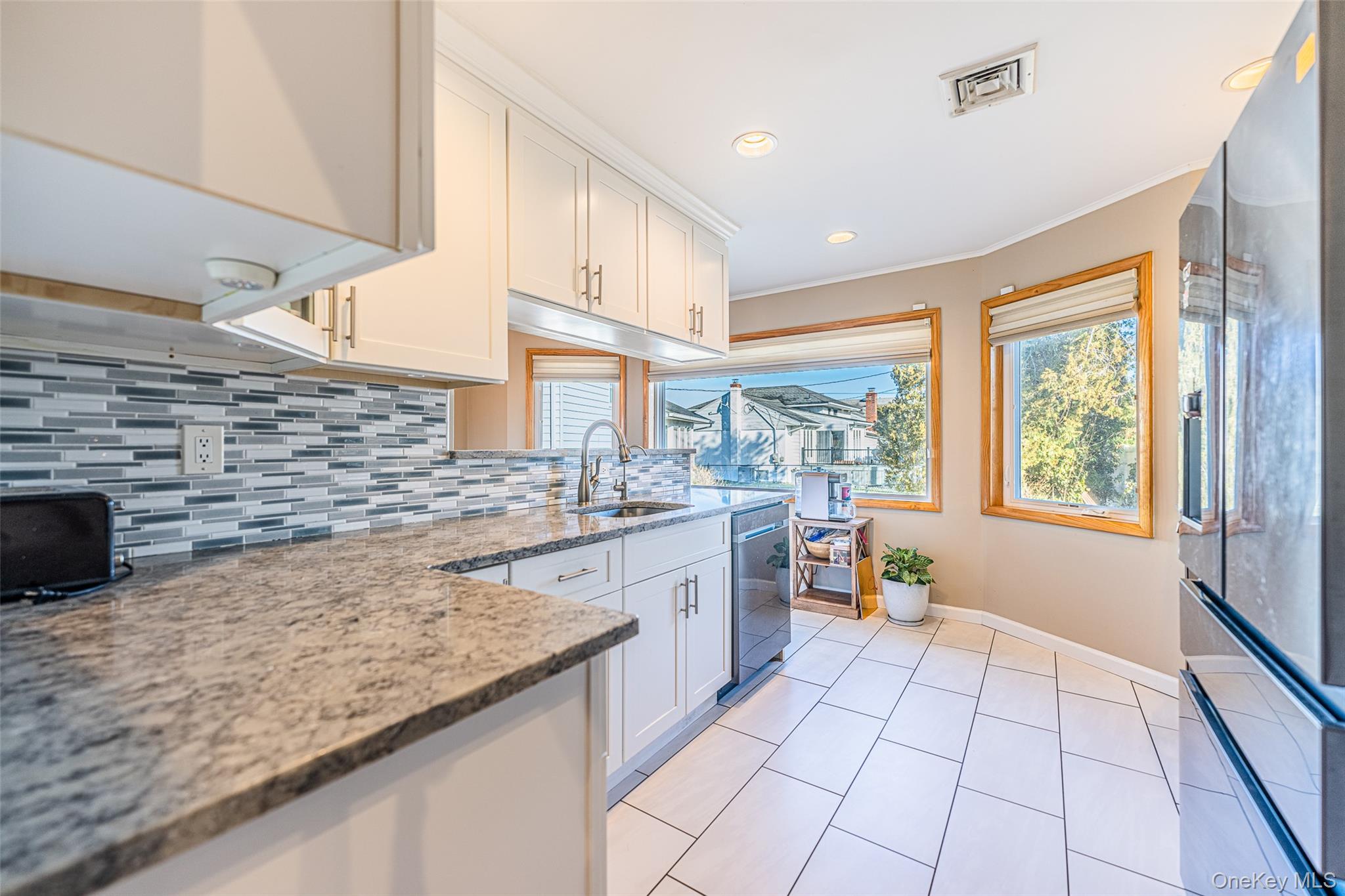 #16 photo, 22 Forest Drive, Plainview , NY 11803