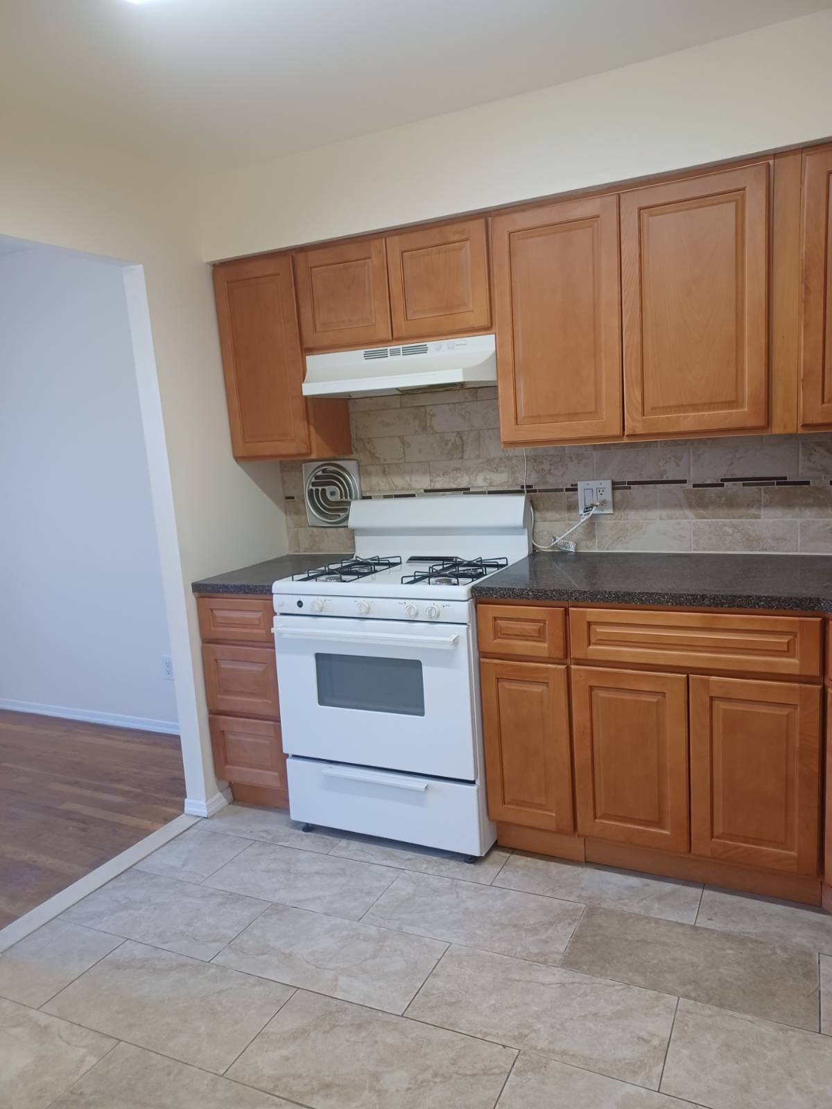 #2 photo, 156-00 78 Street, #1, কুইন্‌স Howard Beach , NY 11414