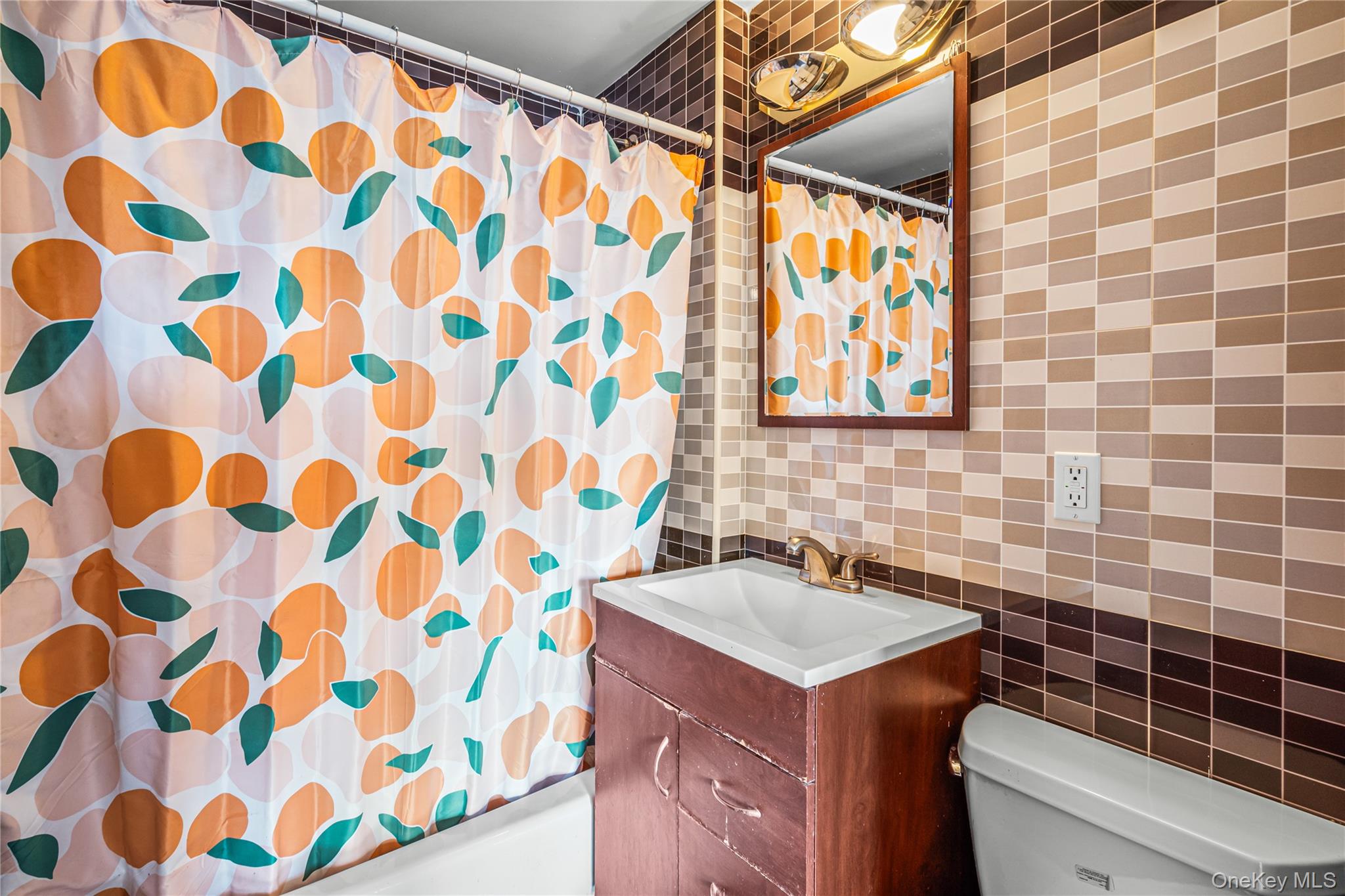 #13 photo, 3717 111th Street, কুইন্‌স Corona , NY 11368