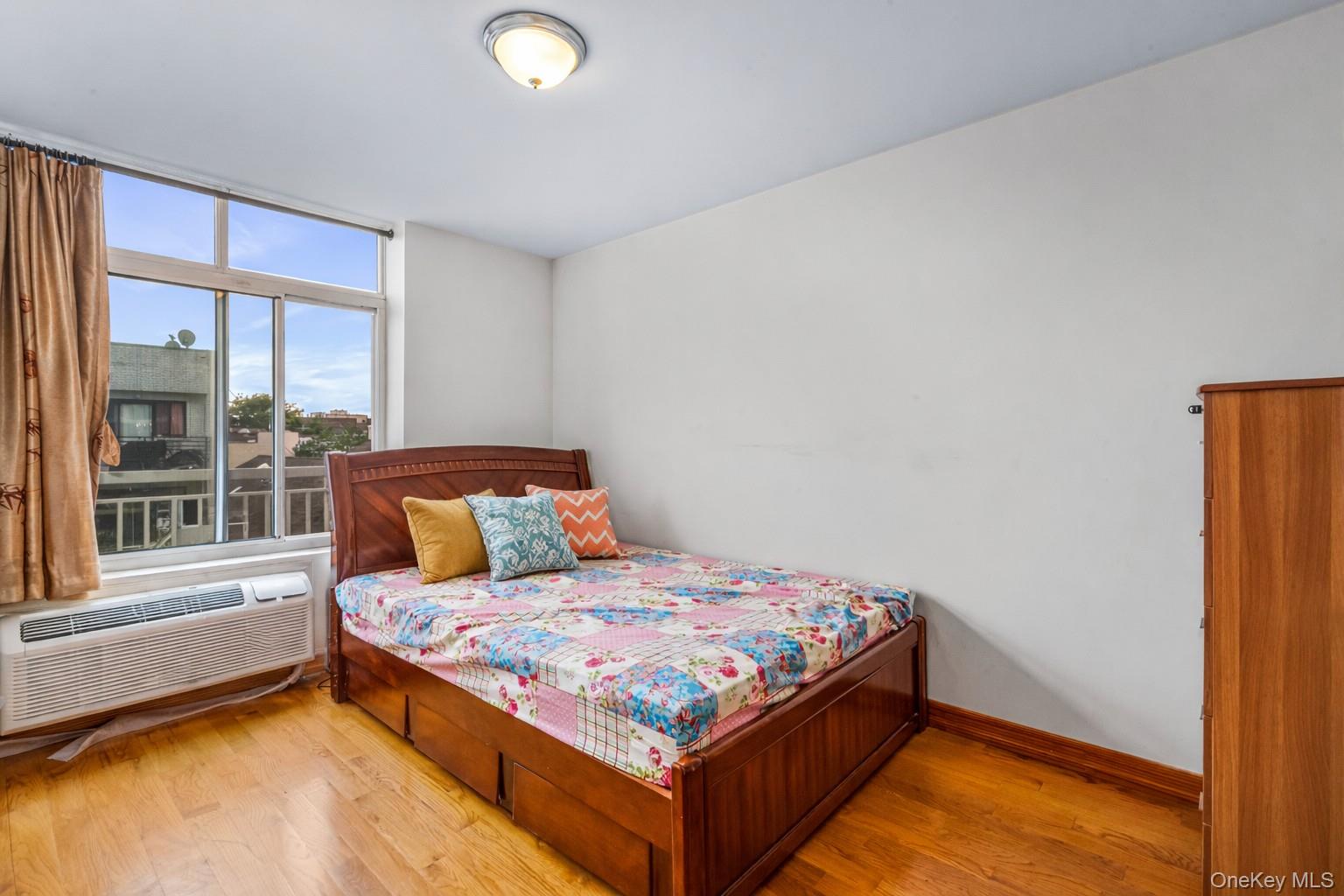 #14 photo, 3717 111th Street, কুইন্‌স Corona , NY 11368