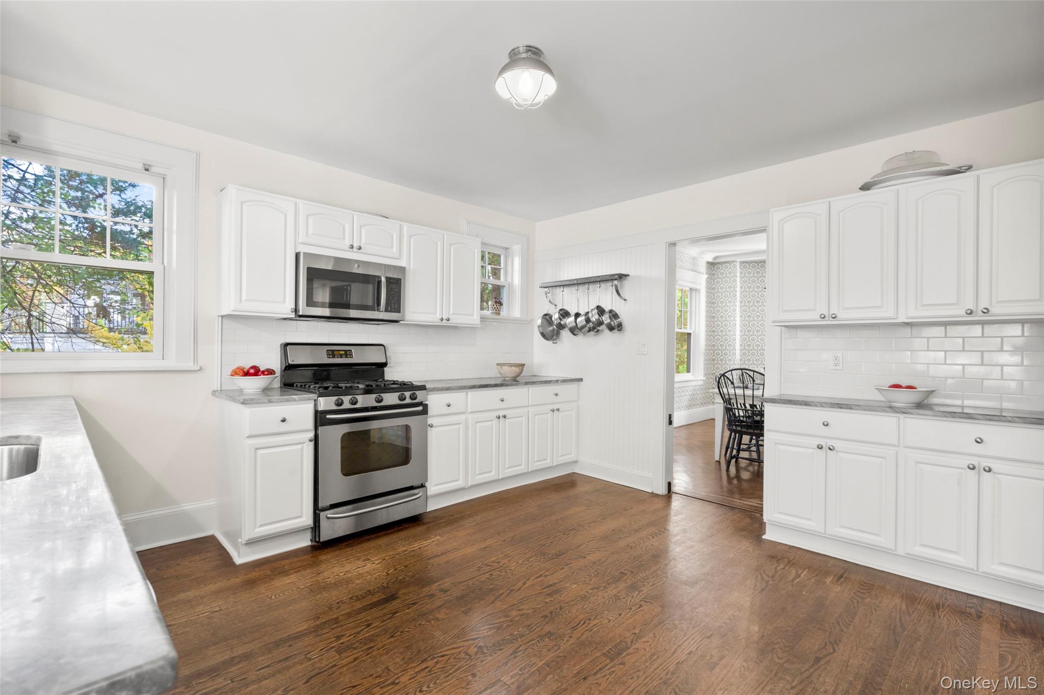 #11 photo, 75 Young Avenue, Pelham , NY 10803