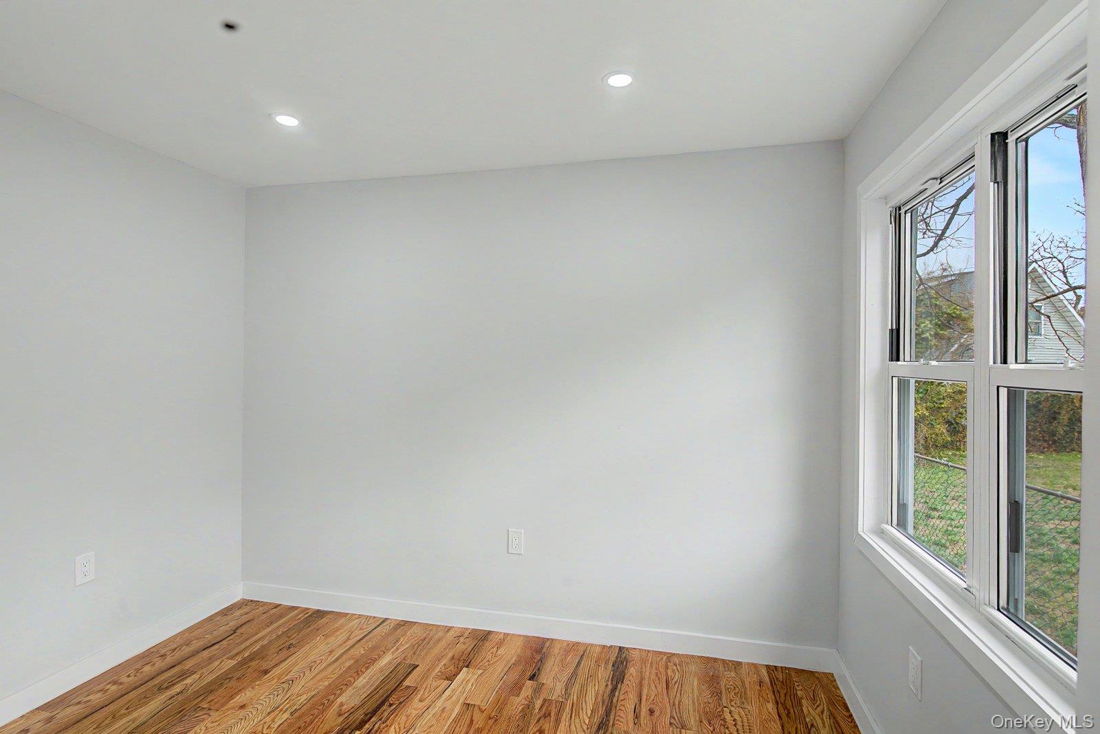 #15 photo, 19 West side Avenue, 東長島 海湾 Bay Shore , NY 11706