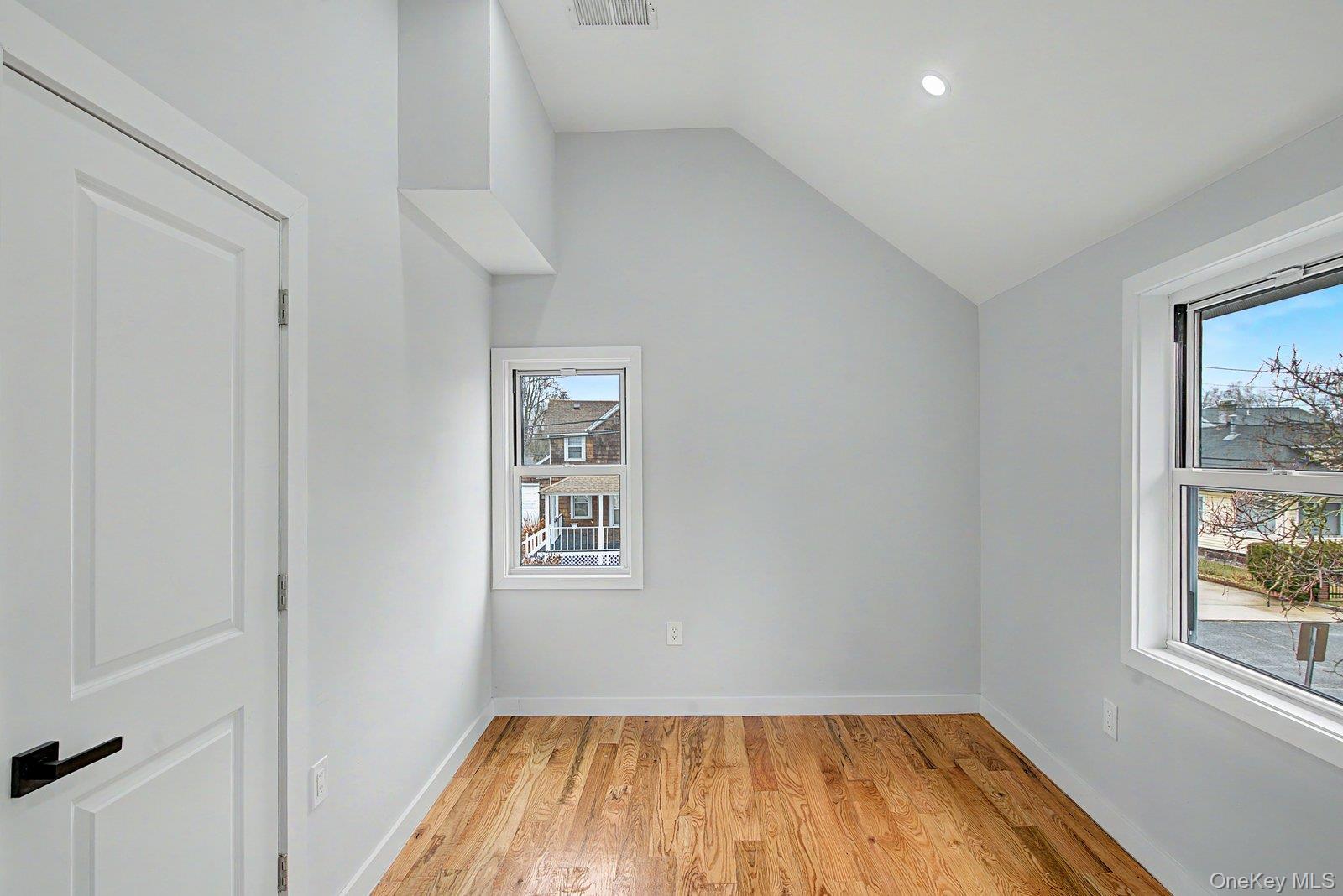 #20 photo, 19 West side Avenue, 東長島 海湾 Bay Shore , NY 11706