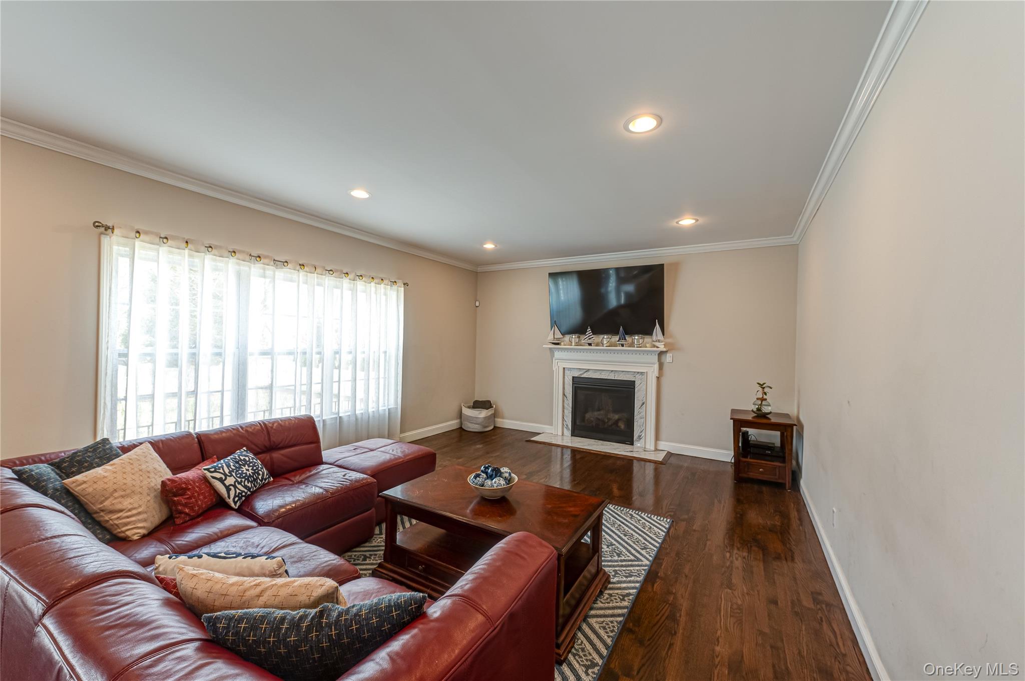 #10 photo, 456 Pine Acres Boulevard, সাফোক কাউন্টি Brightwaters , NY 11718