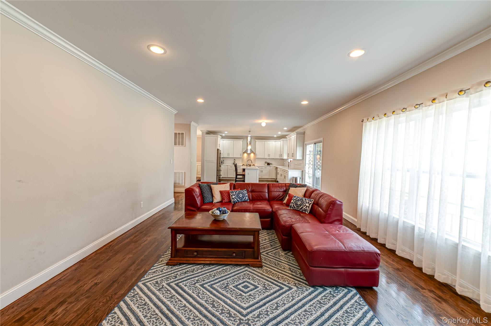 #11 photo, 456 Pine Acres Boulevard, সাফোক কাউন্টি Brightwaters , NY 11718