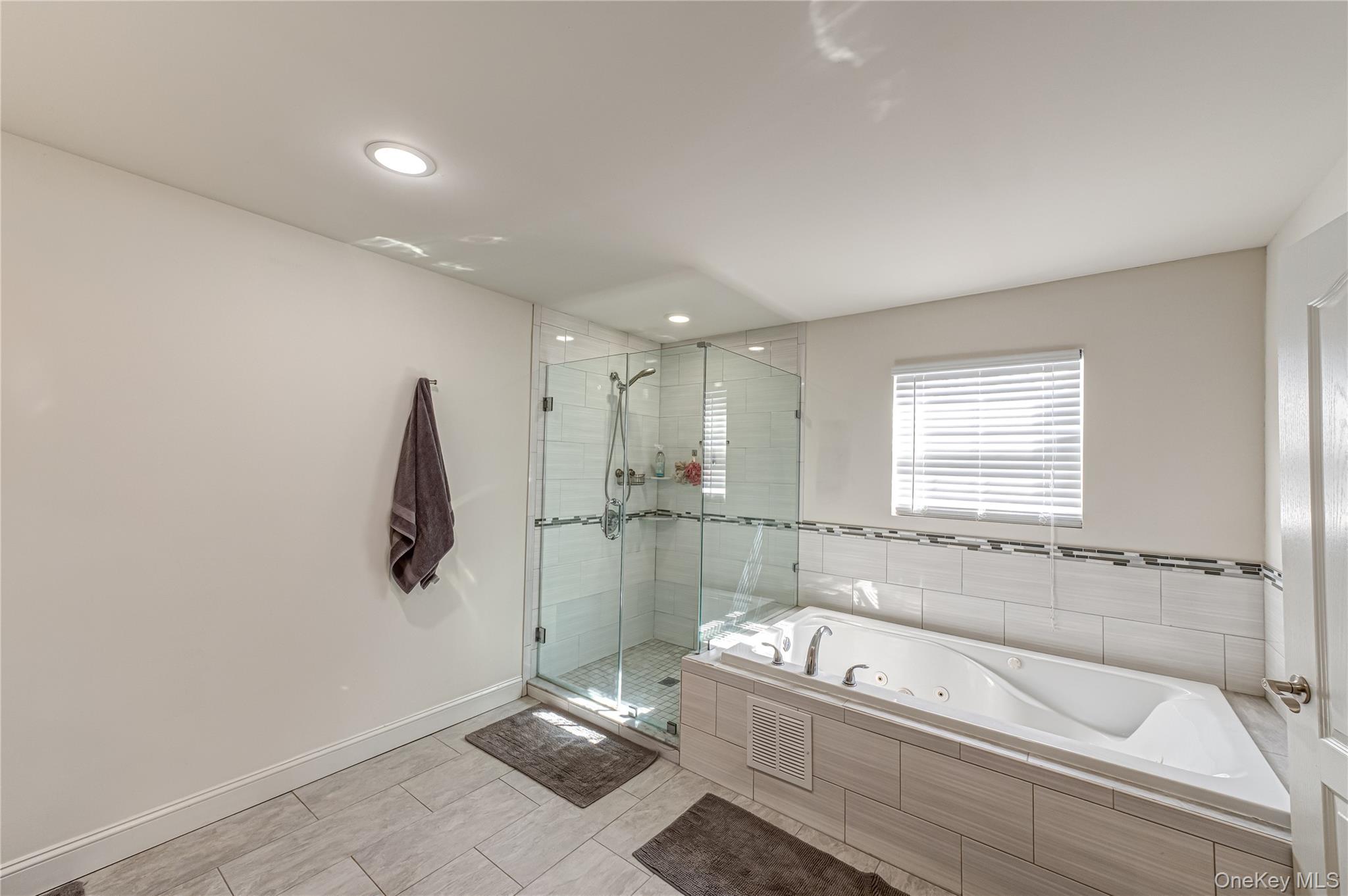 #16 photo, 456 Pine Acres Boulevard, সাফোক কাউন্টি Brightwaters , NY 11718