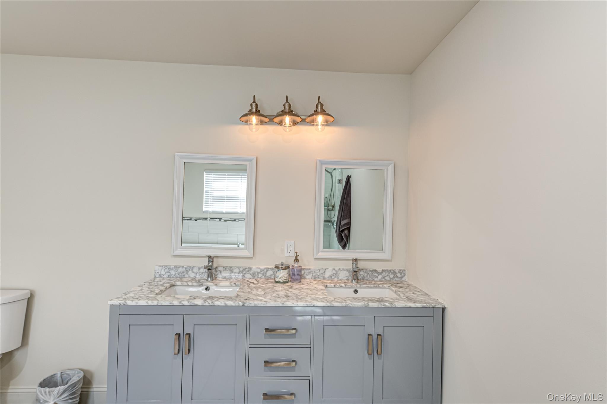 #18 photo, 456 Pine Acres Boulevard, সাফোক কাউন্টি Brightwaters , NY 11718