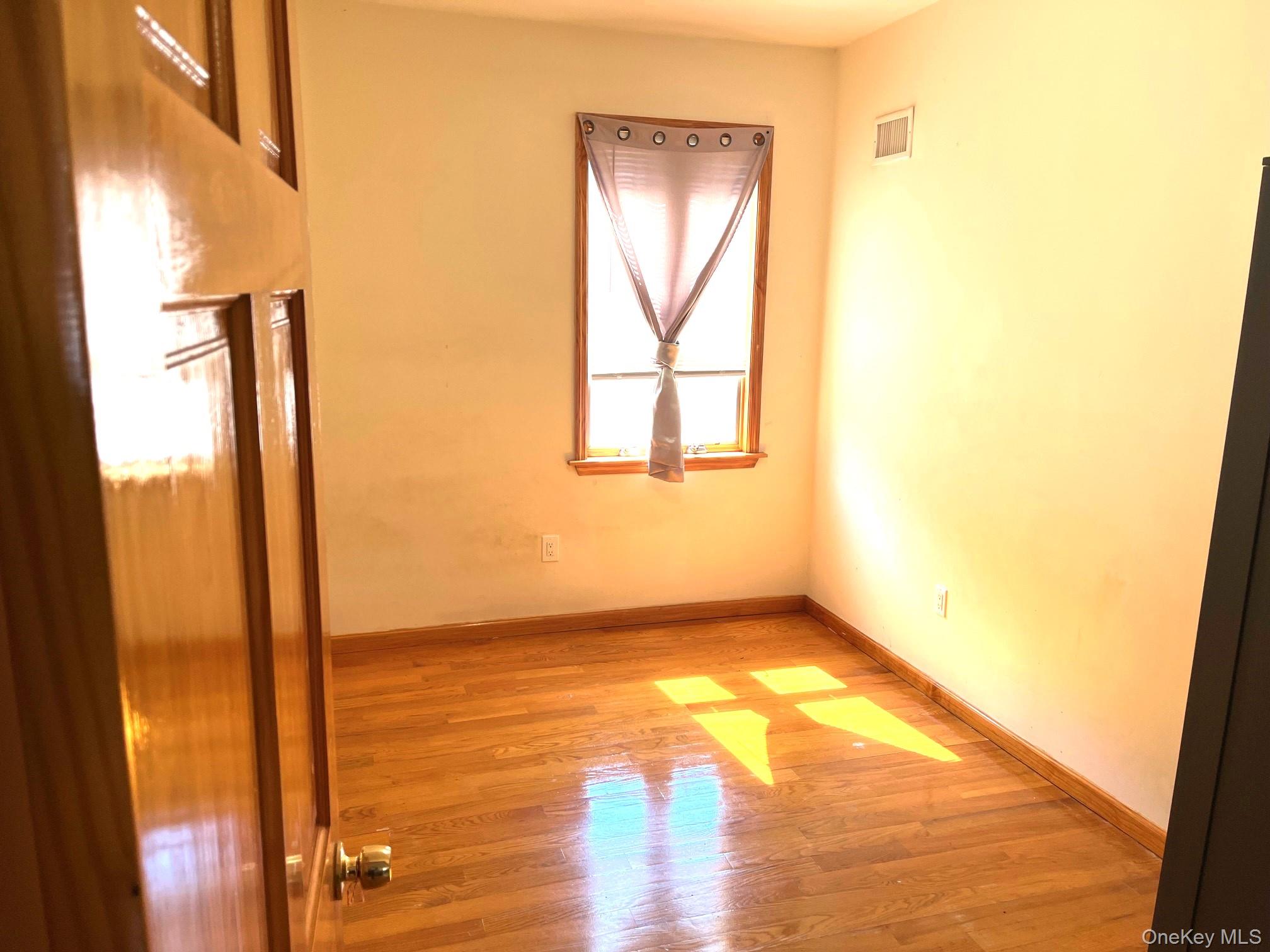 #10 photo, 70-10 172nd Street, Fresh Meadows , NY 11365