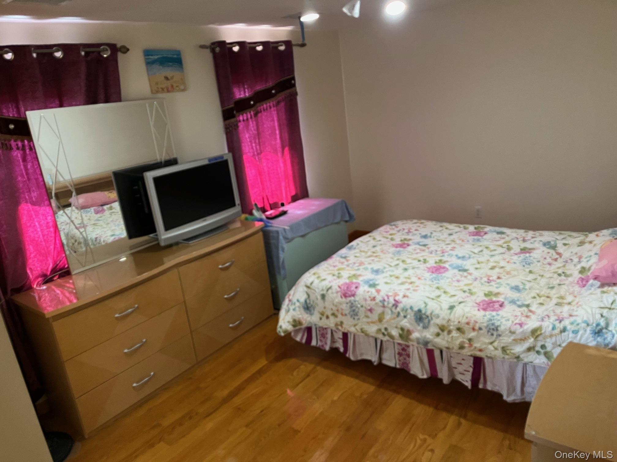 #12 photo, 70-10 172nd Street, Fresh Meadows , NY 11365