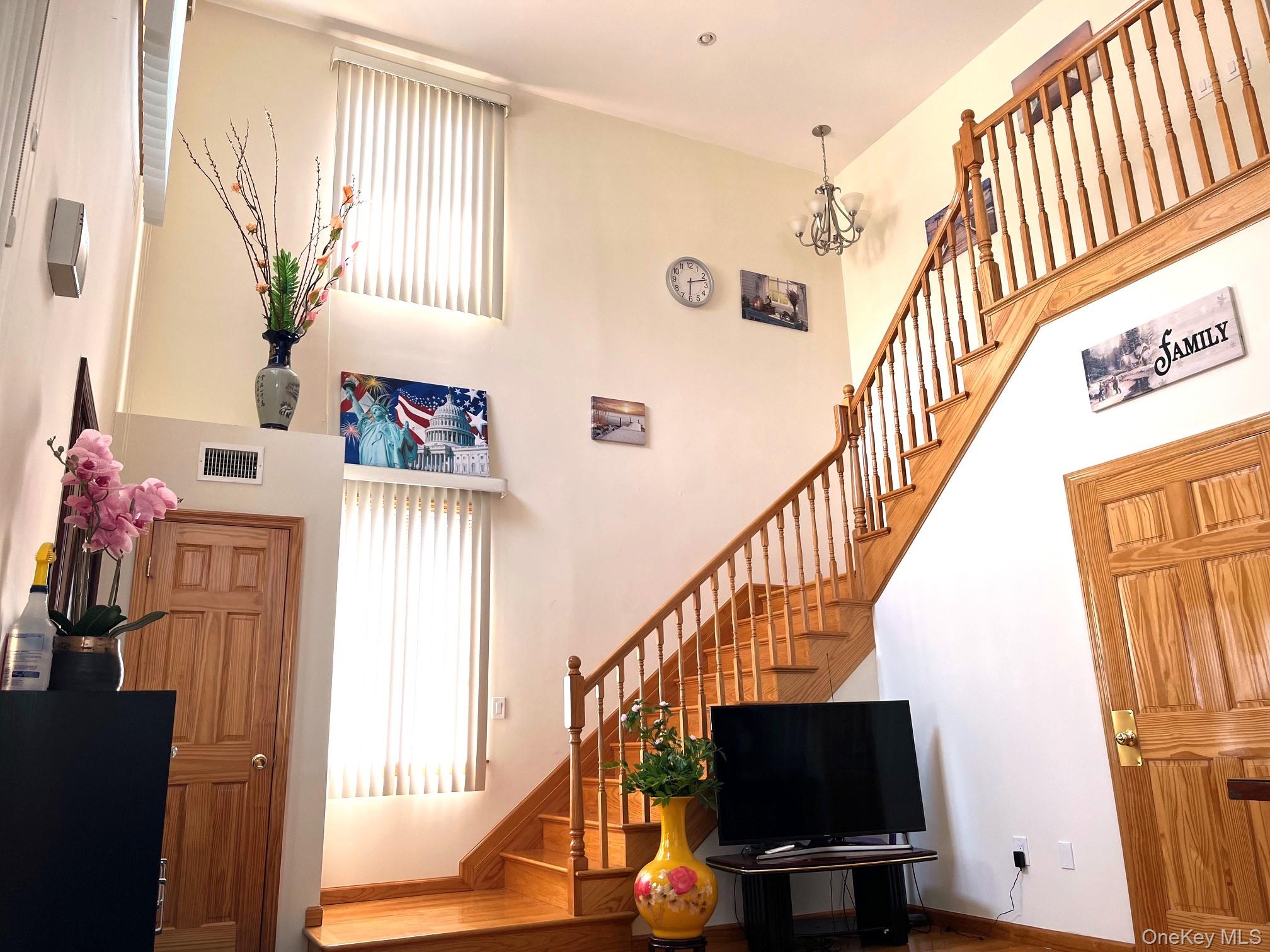 #4 photo, 70-10 172nd Street, Fresh Meadows , NY 11365