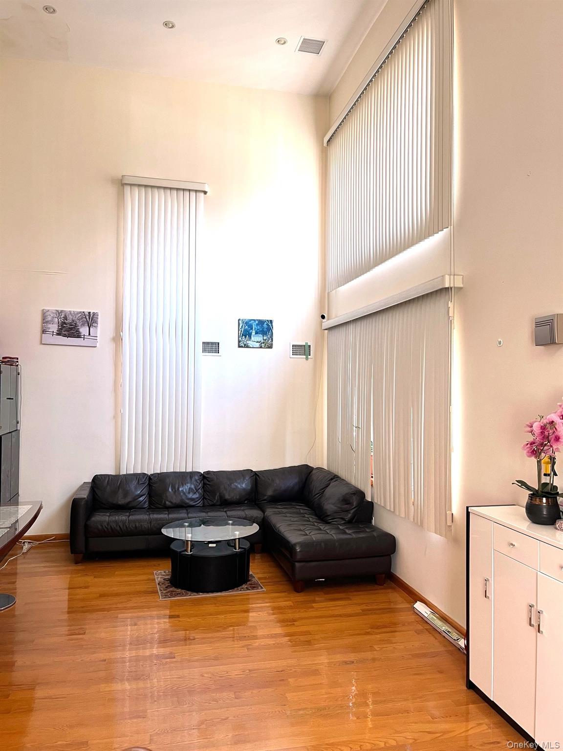 #5 photo, 70-10 172nd Street, Fresh Meadows , NY 11365