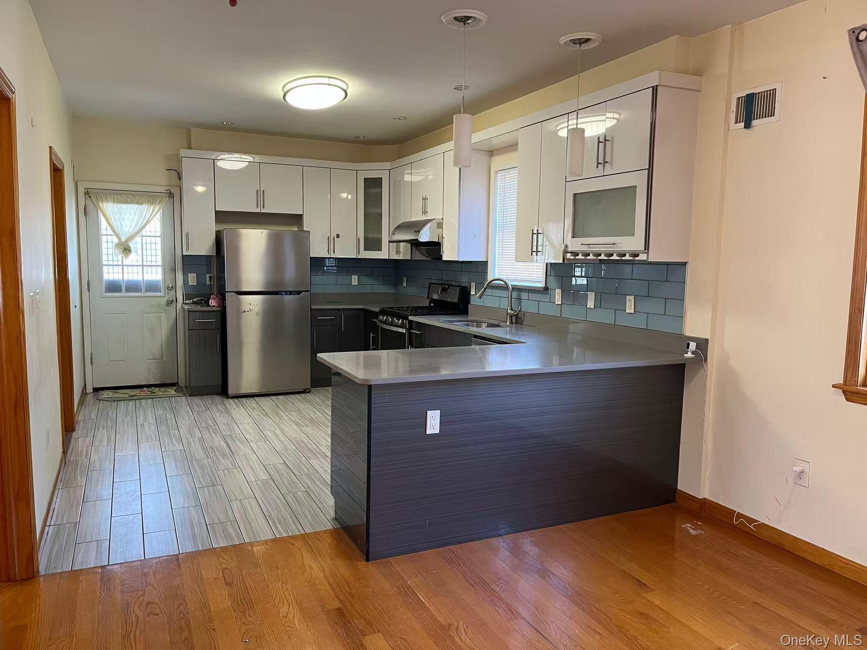 #7 photo, 70-10 172nd Street, Fresh Meadows , NY 11365