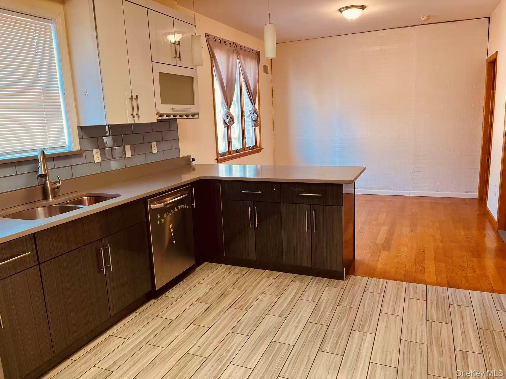 #8 photo, 70-10 172nd Street, Fresh Meadows , NY 11365