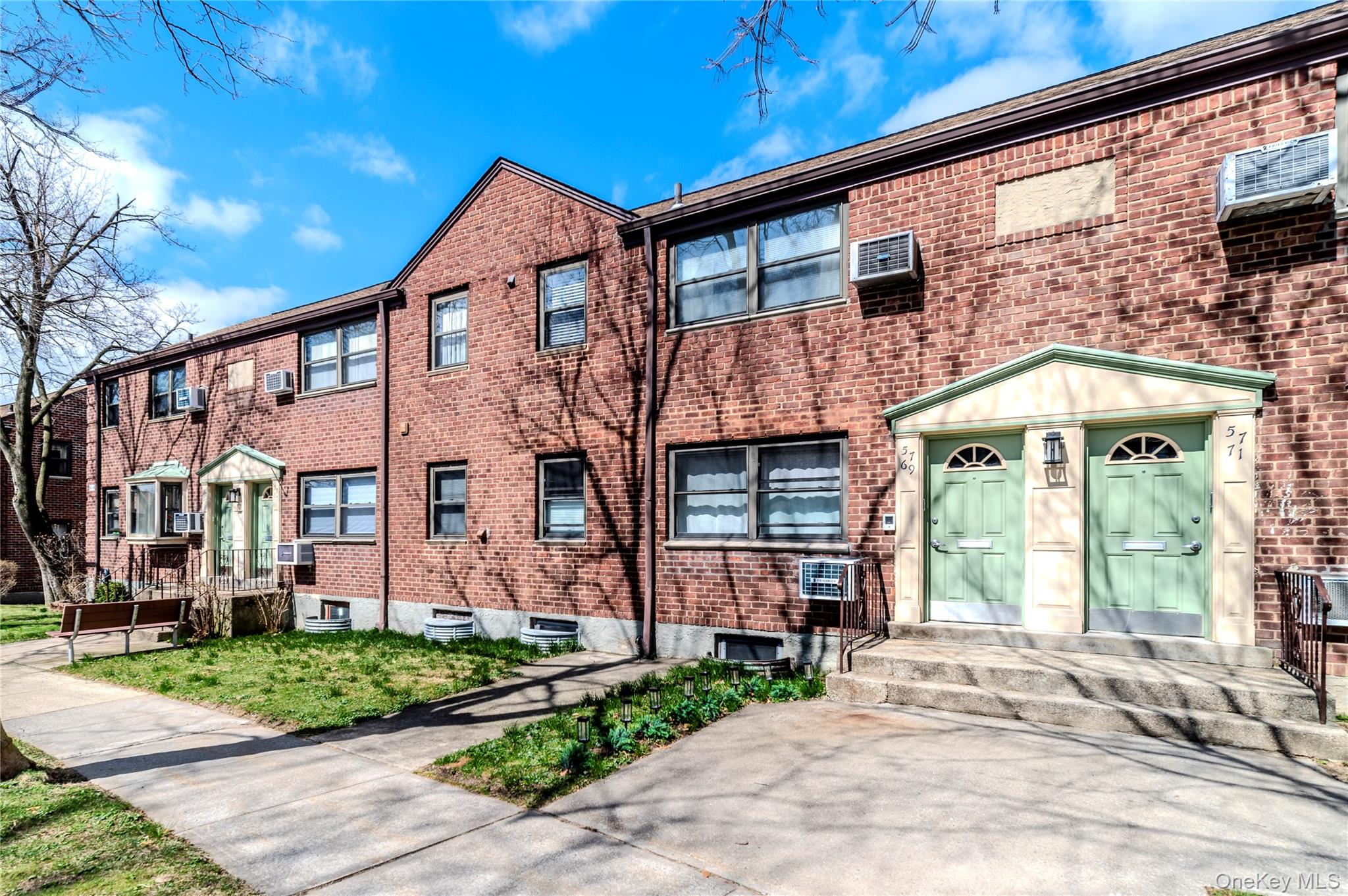 #1 photo, 57-69 246th Crescent, কুইন্‌স Douglaston , NY 11362