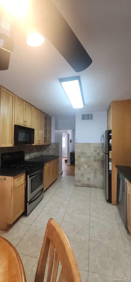 #1 photo, 7920 150th Street, কুইন্‌স Kew Garden Hills , NY 11367