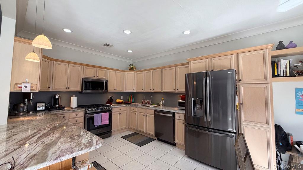 #6 photo, 110 Willow Wood Drive, Oakdale , NY 11769