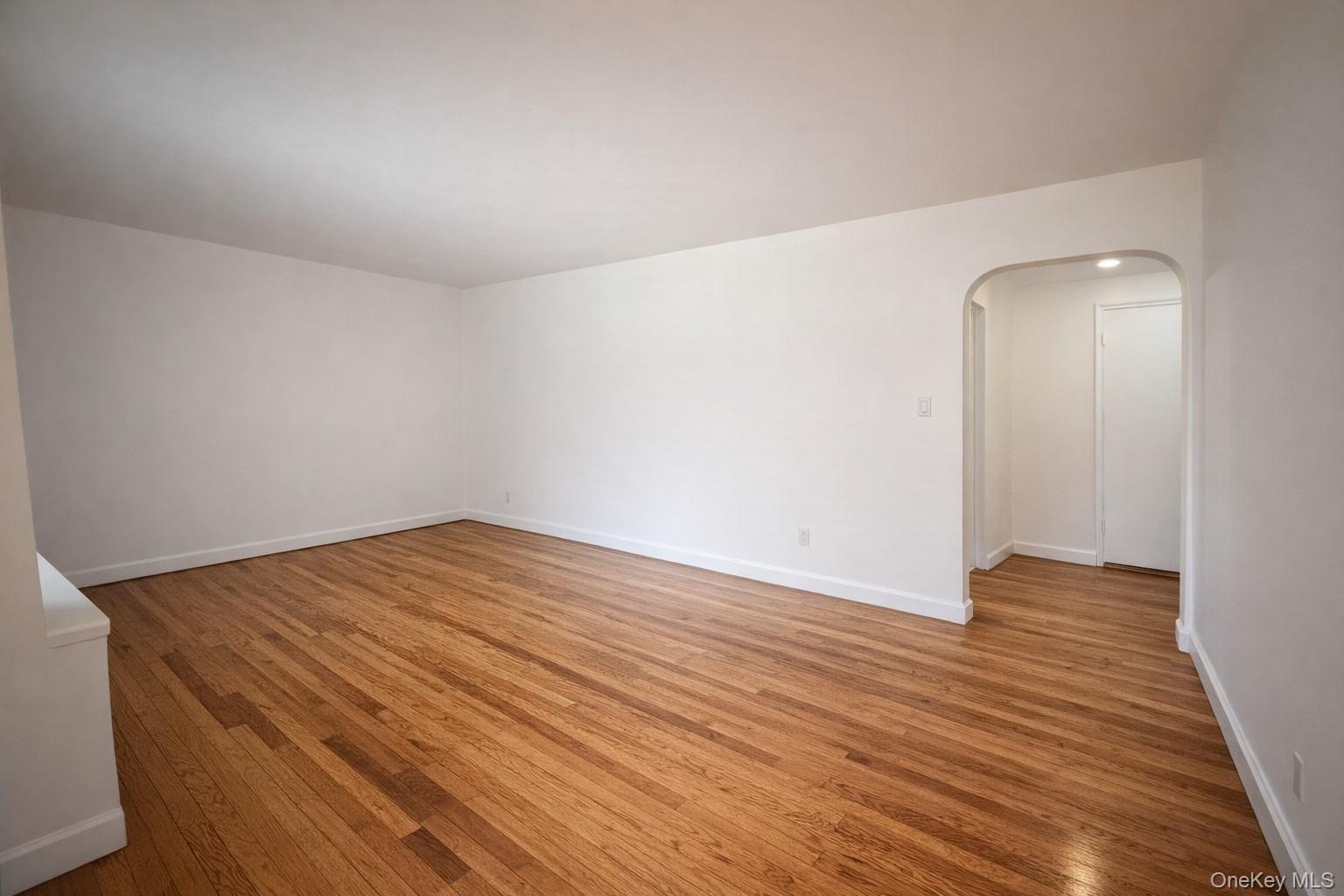 #1 photo, 260-11 Langstone Avenue, কুইন্‌স Glen Oaks , NY 11004