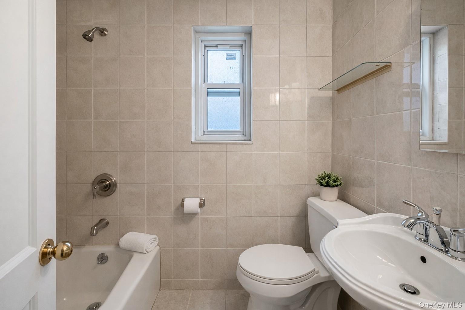 #8 photo, 260-11 Langstone Avenue, কুইন্‌স Glen Oaks , NY 11004