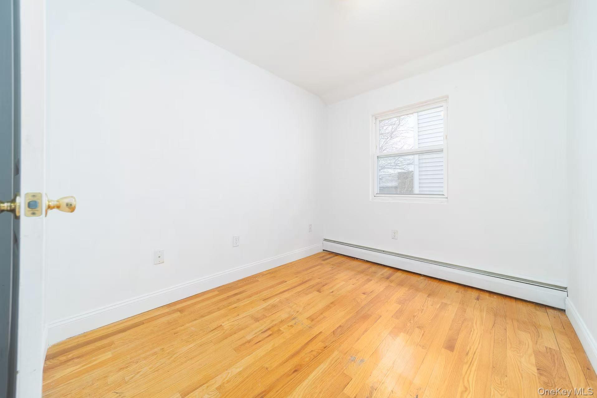 #13 photo, 1423 116th Street, কুইন্‌স College Point , NY 11356