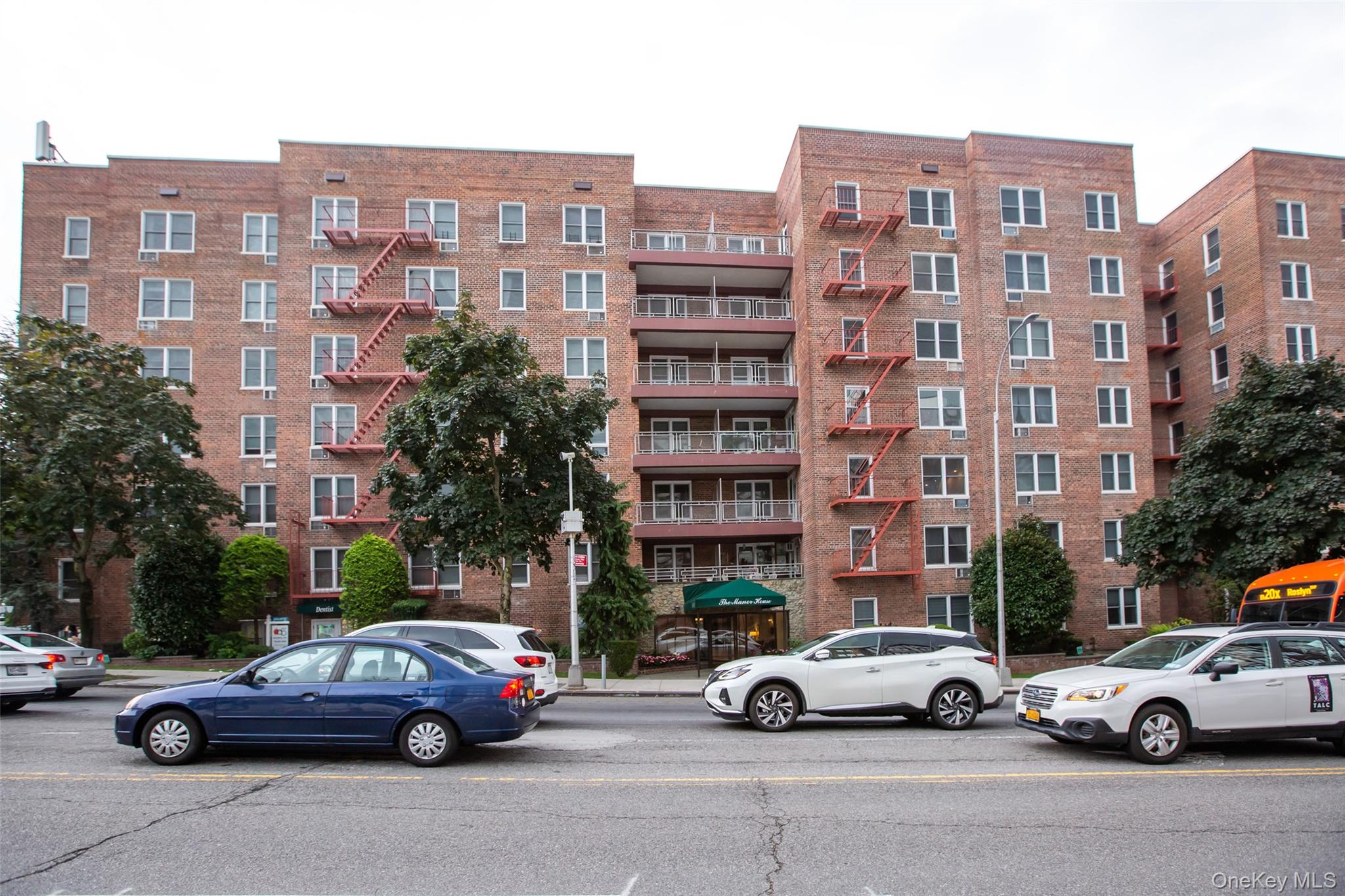 #2 photo, 241-20 Northern Boulevard, কুইন্‌স Douglaston , NY 11362