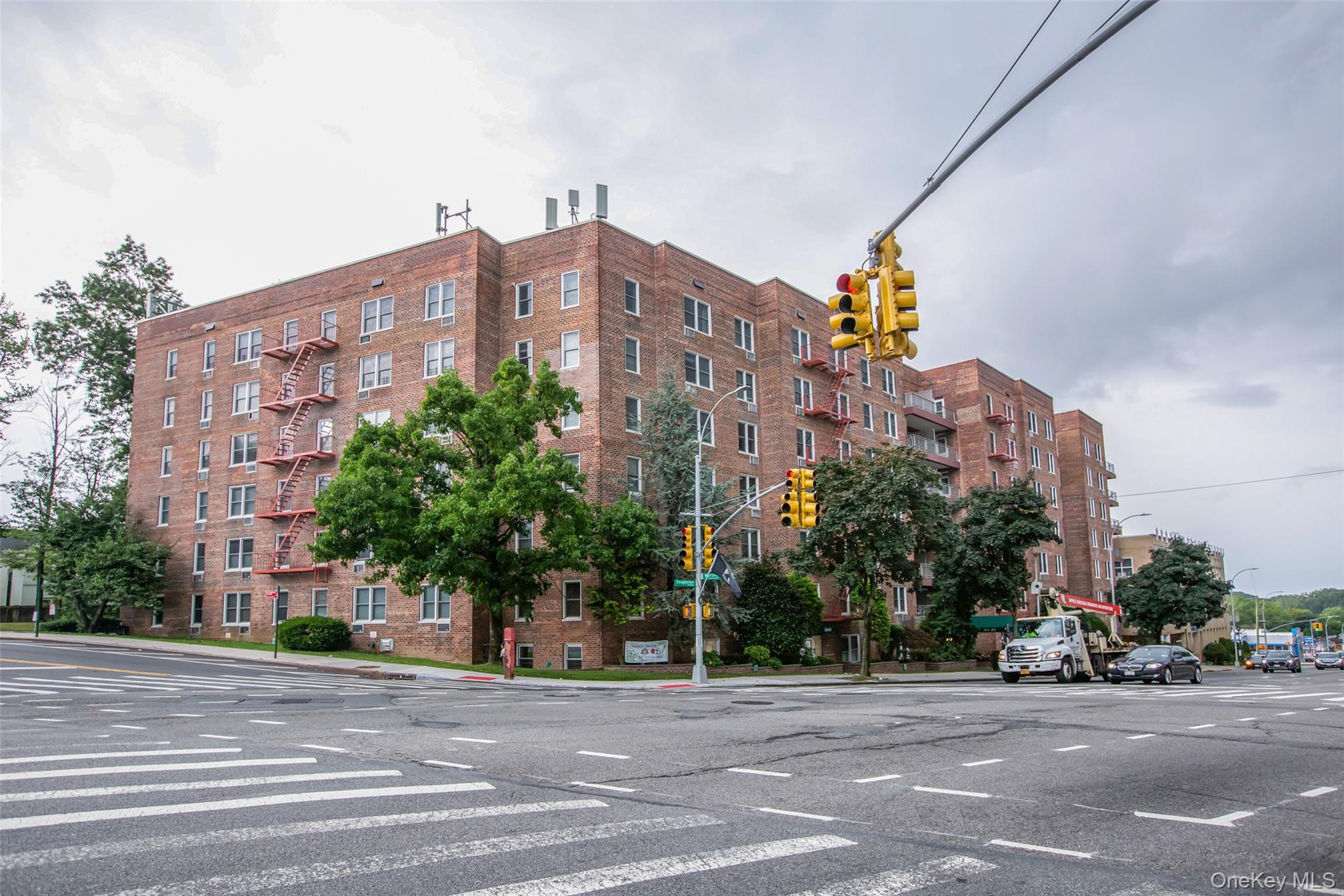 #3 photo, 241-20 Northern Boulevard, কুইন্‌স Douglaston , NY 11362