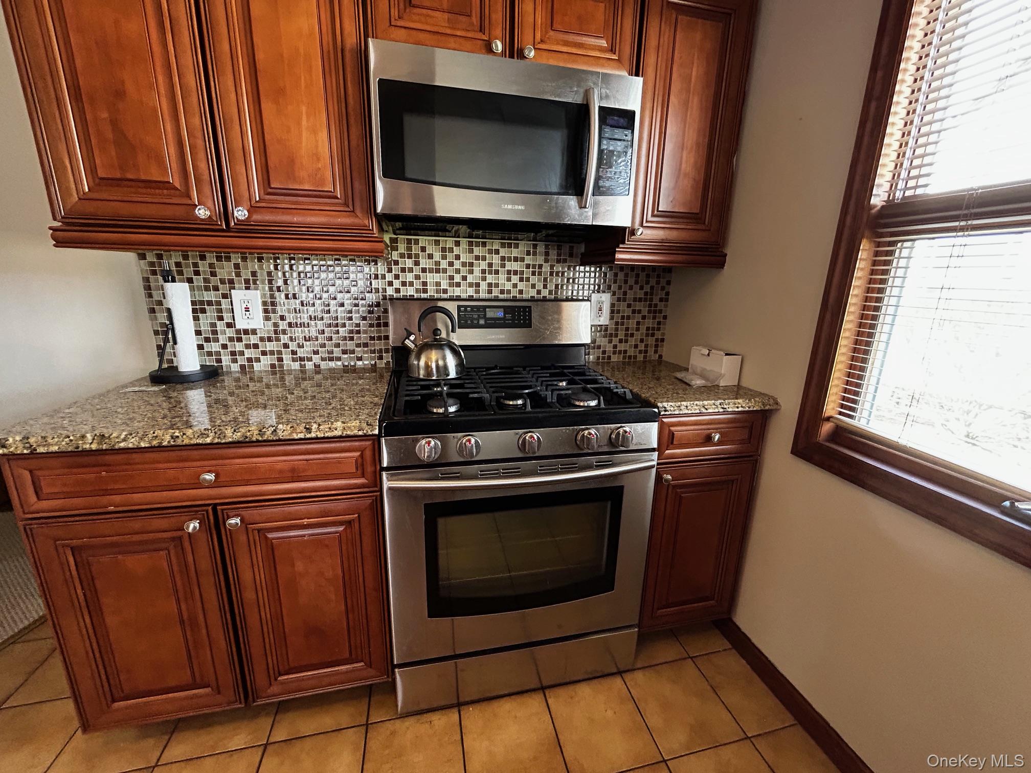 #4 photo, 551 Emerson Street, নাসাউ কাউন্টি Uniondale , NY 11553