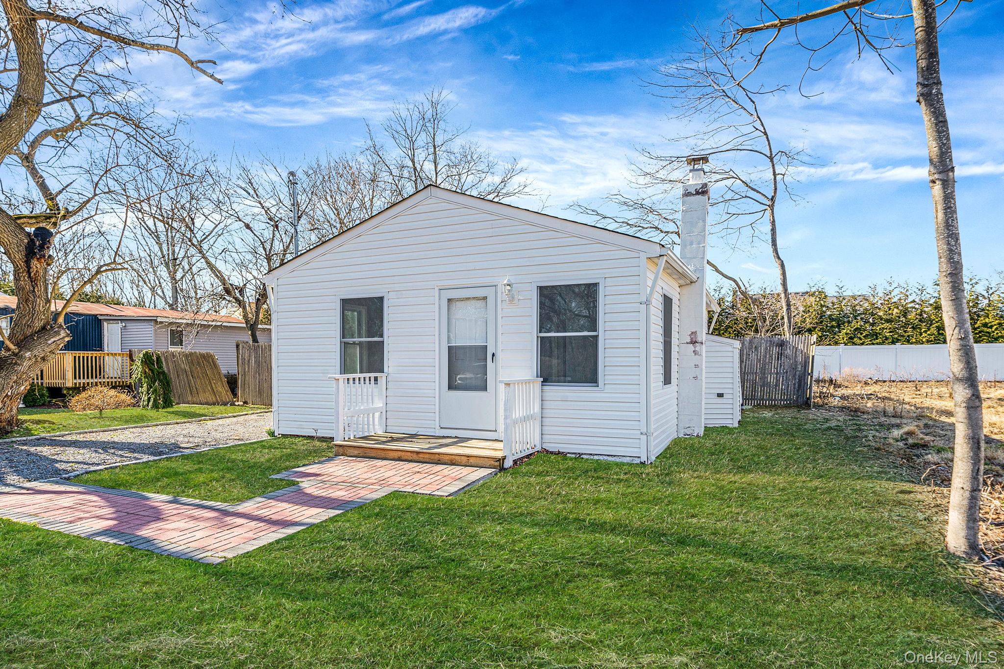 #1 photo, 42 Oak Drive, सफ़ोक काउंटी Riverhead , NY 11901