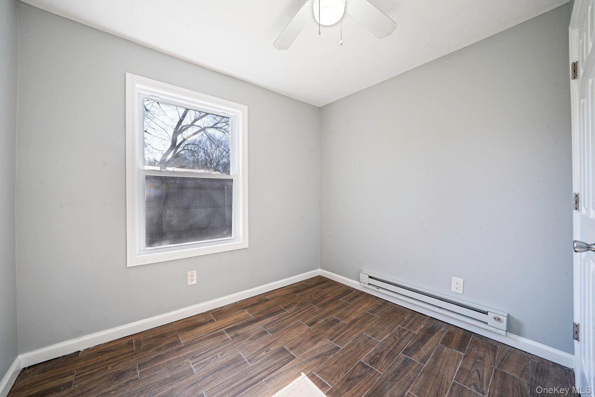 #15 photo, 42 Oak Drive, सफ़ोक काउंटी Riverhead , NY 11901