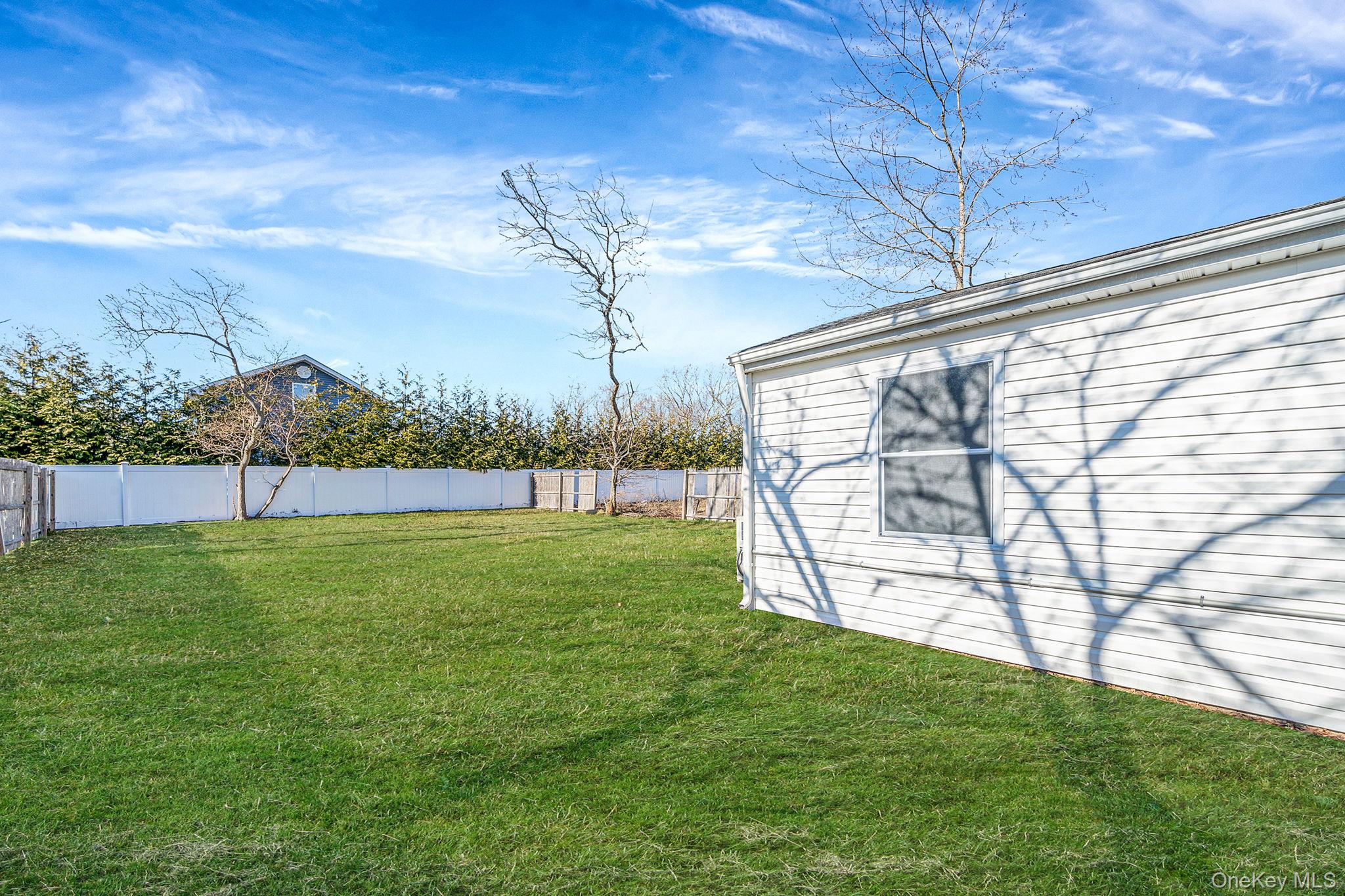 #19 photo, 42 Oak Drive, सफ़ोक काउंटी Riverhead , NY 11901