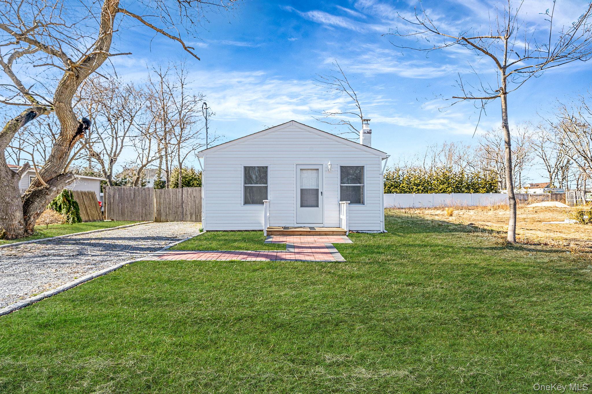 #2 photo, 42 Oak Drive, सफ़ोक काउंटी Riverhead , NY 11901