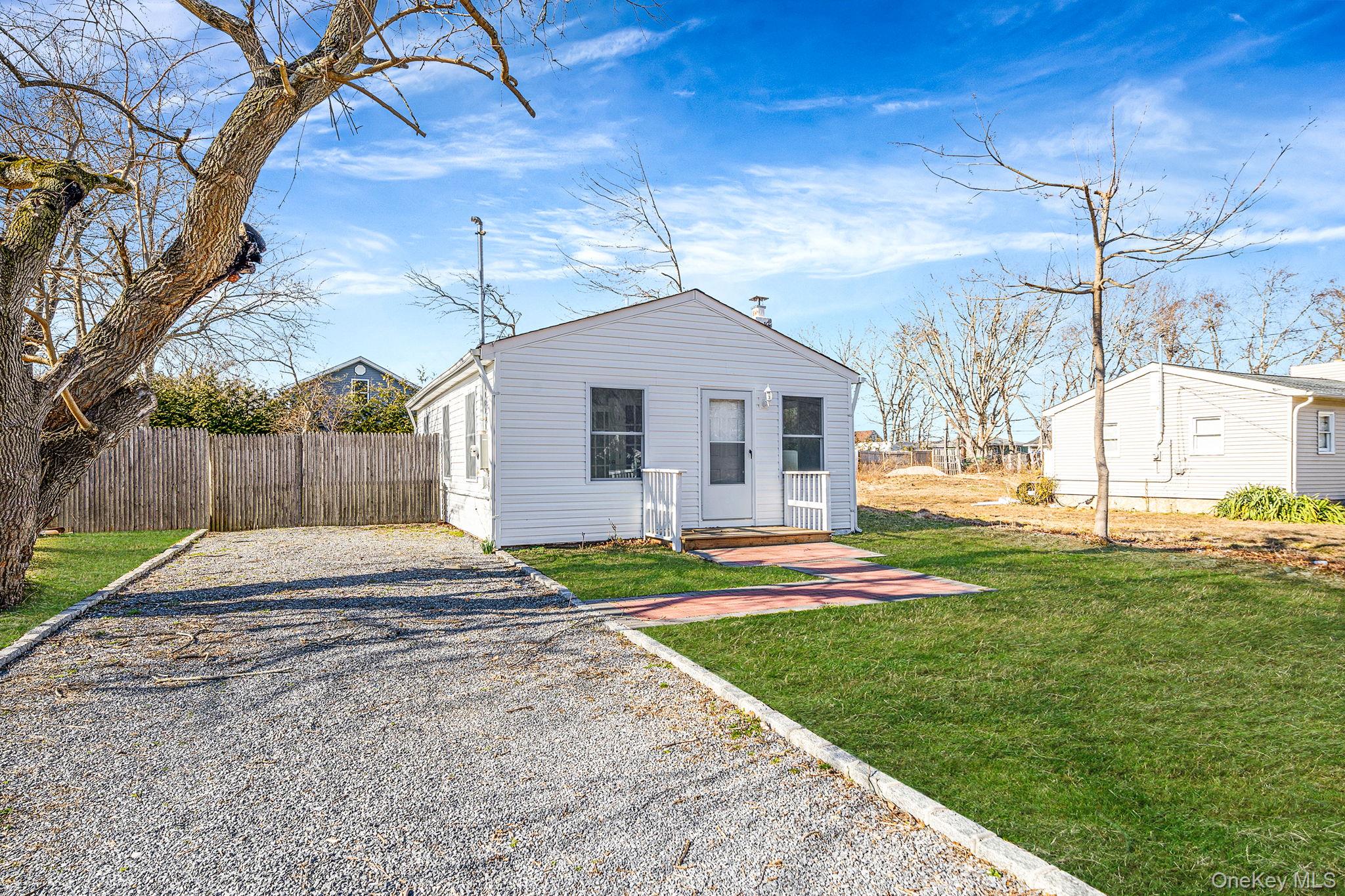 #3 photo, 42 Oak Drive, सफ़ोक काउंटी Riverhead , NY 11901