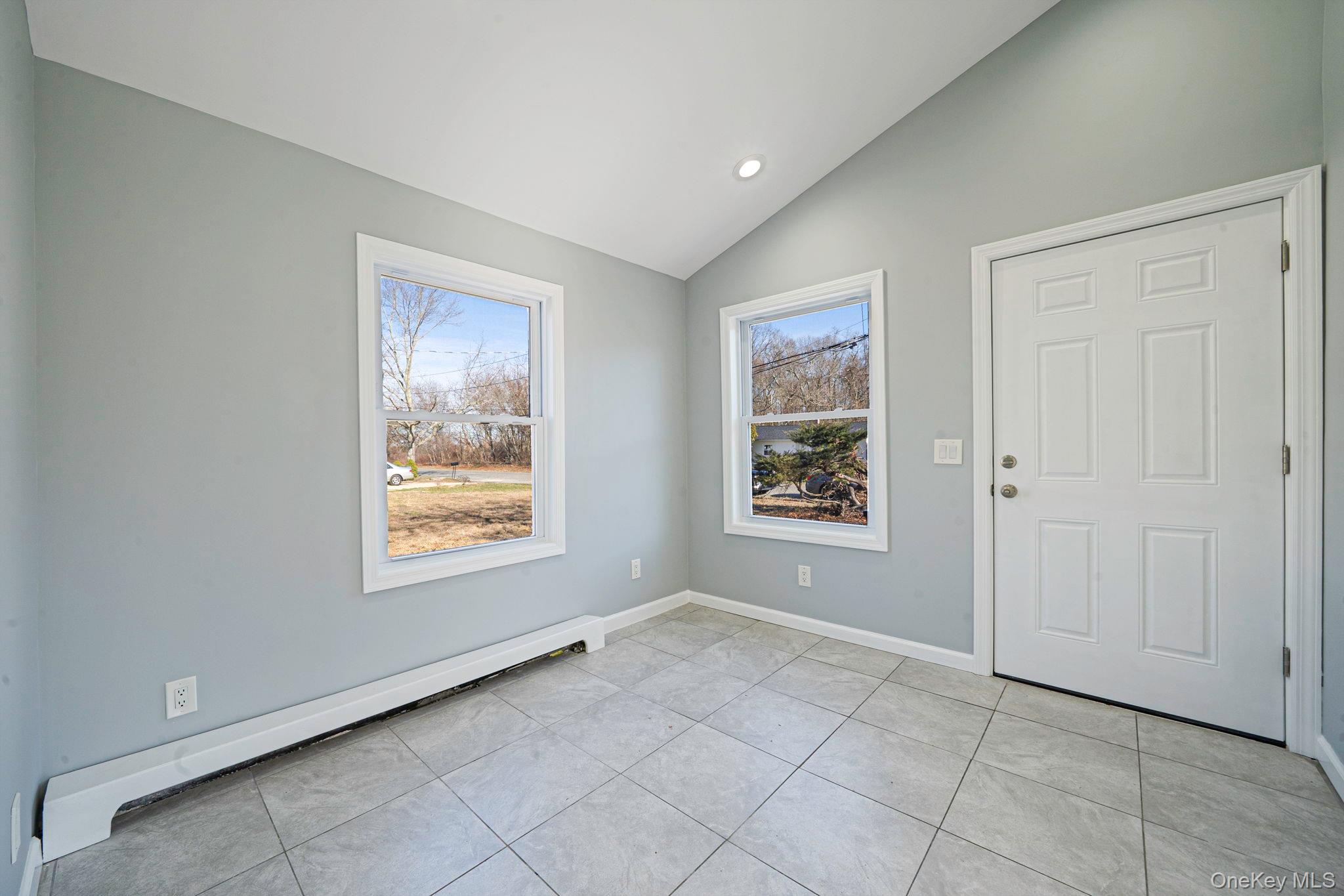 #7 photo, 42 Oak Drive, सफ़ोक काउंटी Riverhead , NY 11901