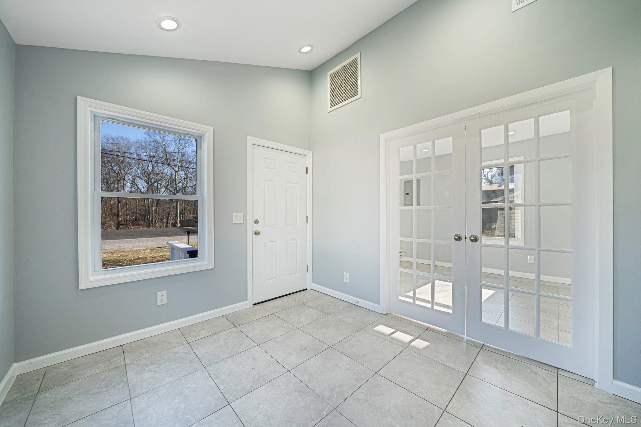 #8 photo, 42 Oak Drive, सफ़ोक काउंटी Riverhead , NY 11901