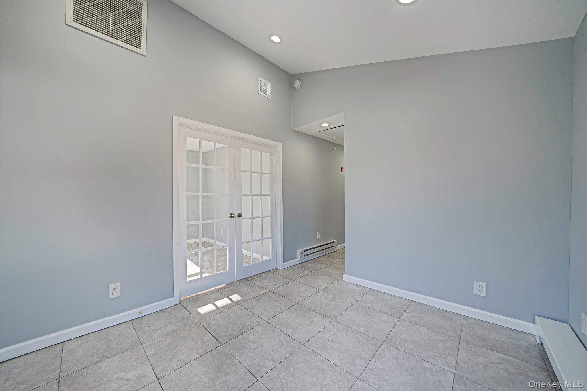 #9 photo, 42 Oak Drive, सफ़ोक काउंटी Riverhead , NY 11901