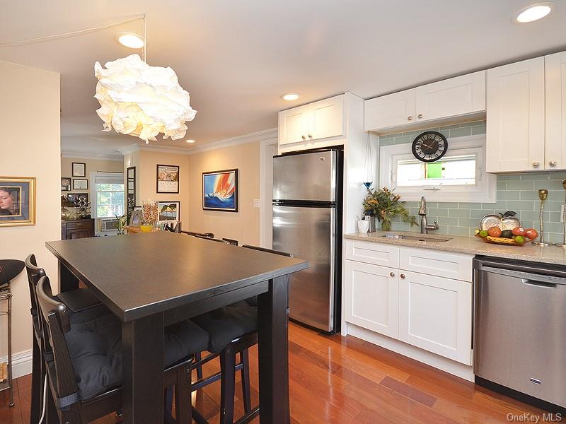 #9 photo, 82 Central Avenue, নাসাউ কাউন্টি Sea Cliff , NY 11579