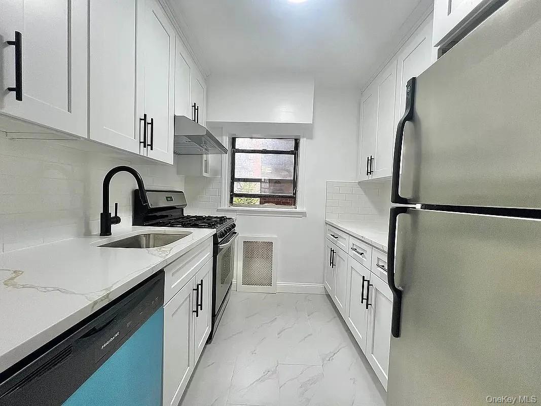 #1 photo, 4421 Macnish Street, কুইন্‌স Elmhurst , NY 11373