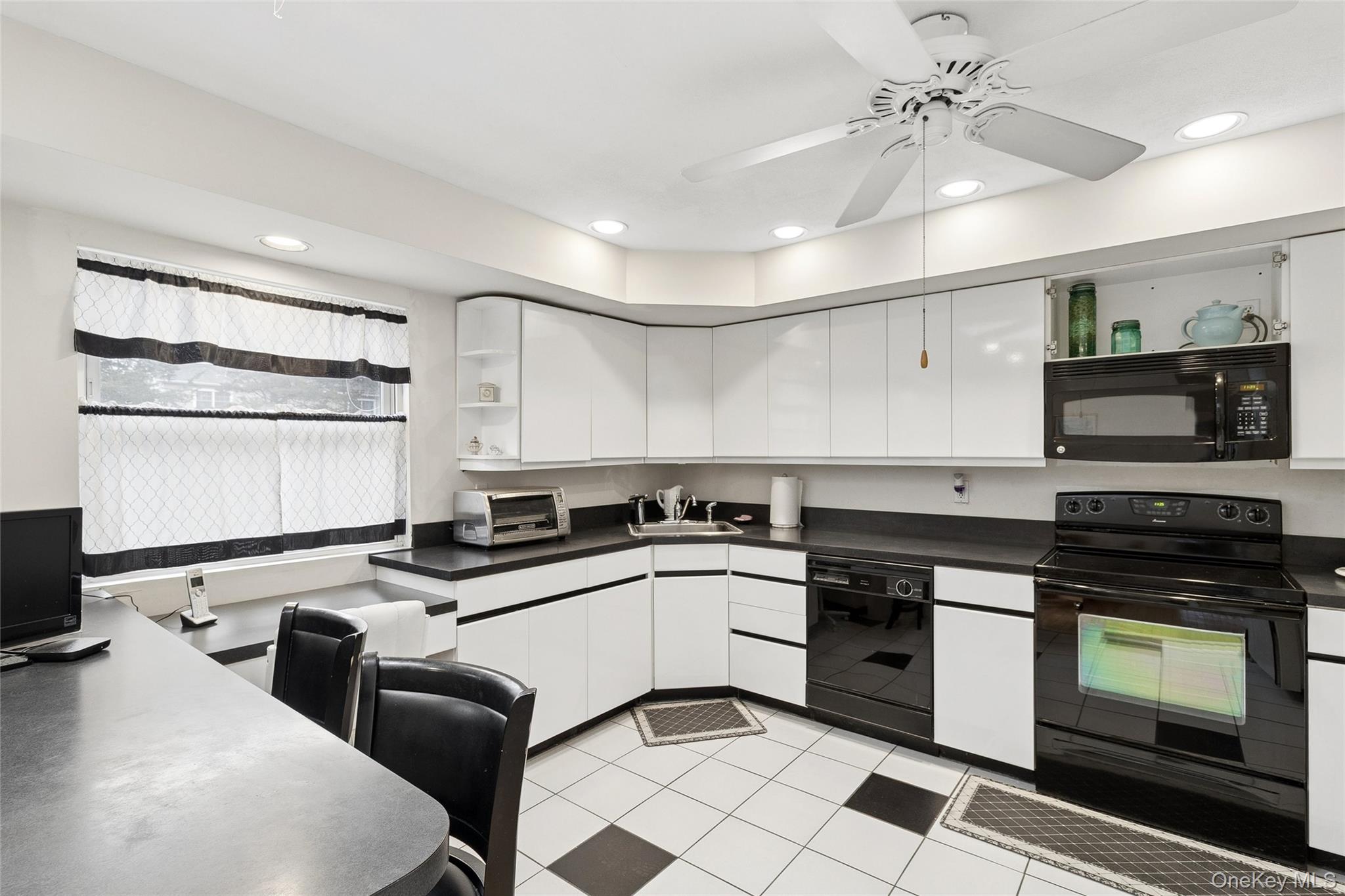 #12 photo, 72 Jarvin Road, 롱 아일랜드 Port Jefferson Station , NY 11776