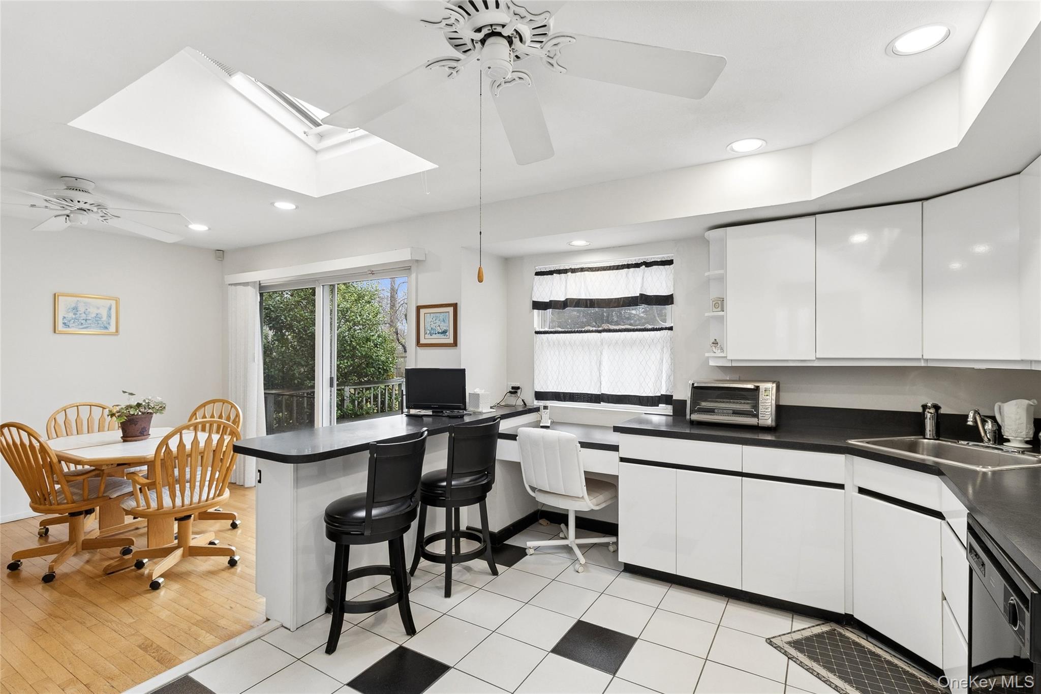 #16 photo, 72 Jarvin Road, 롱 아일랜드 Port Jefferson Station , NY 11776