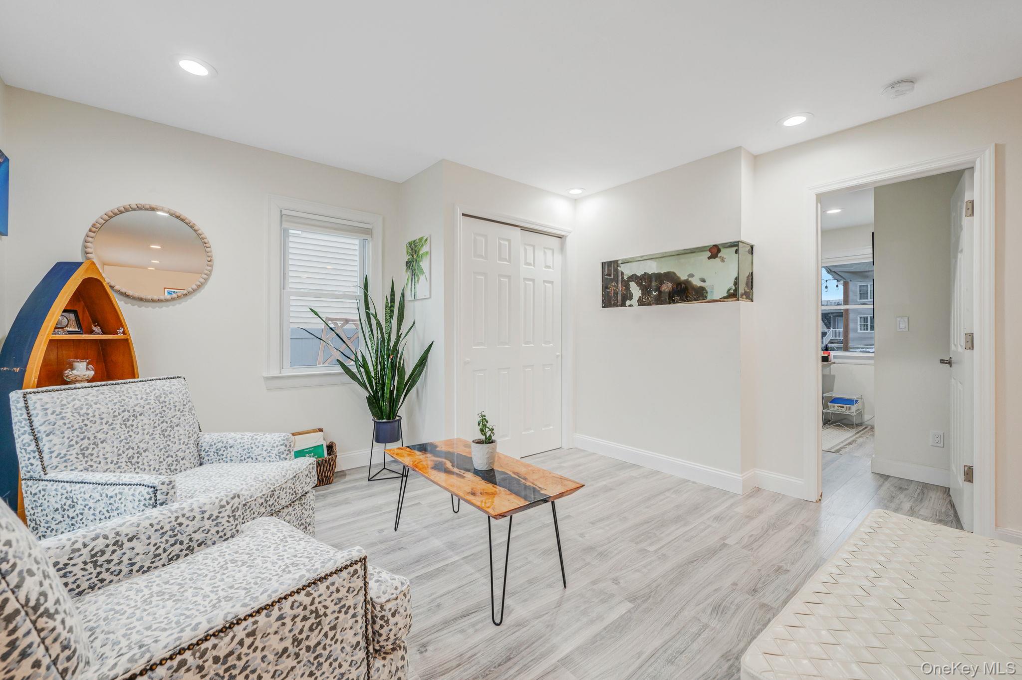 #16 photo, 677 S 9th Street, সাফোক কাউন্টি Lindenhurst , NY 11757