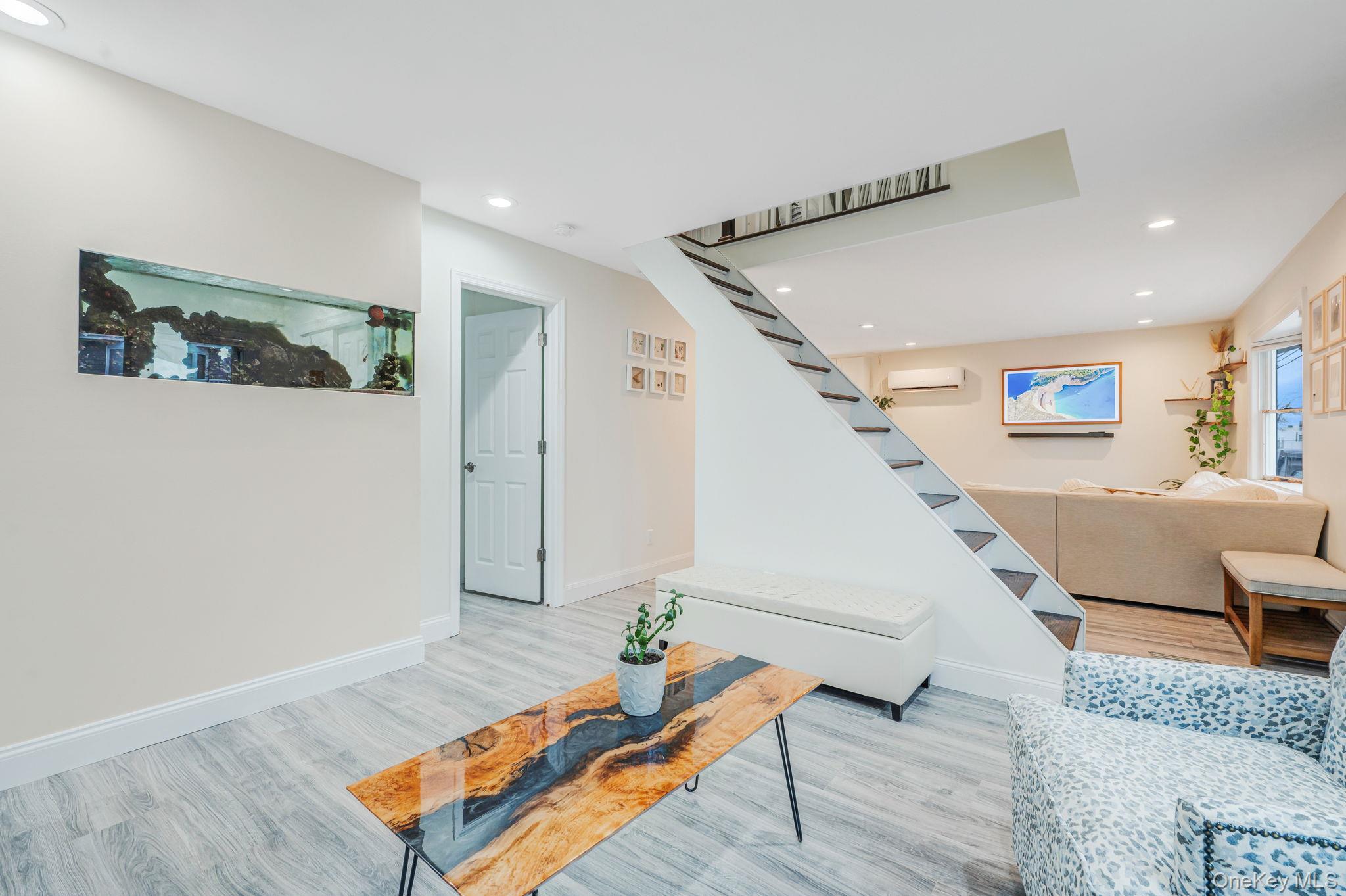 #17 photo, 677 S 9th Street, সাফোক কাউন্টি Lindenhurst , NY 11757