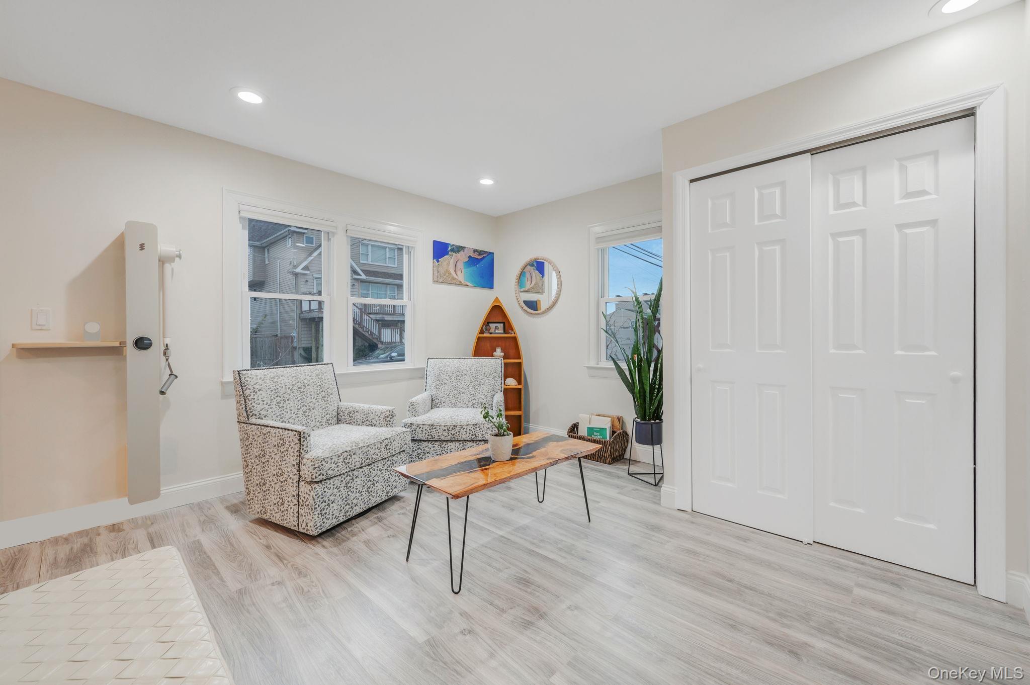 #18 photo, 677 S 9th Street, সাফোক কাউন্টি Lindenhurst , NY 11757