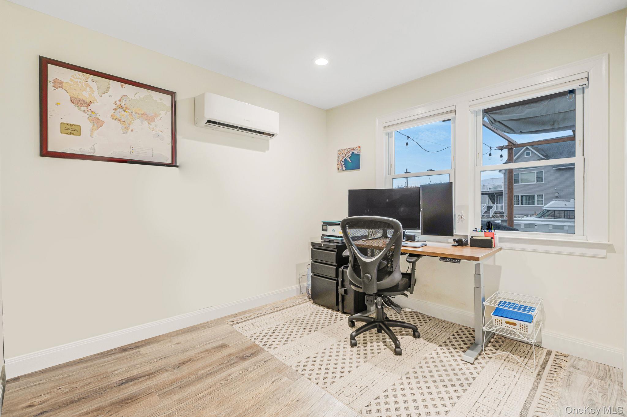 #19 photo, 677 S 9th Street, সাফোক কাউন্টি Lindenhurst , NY 11757