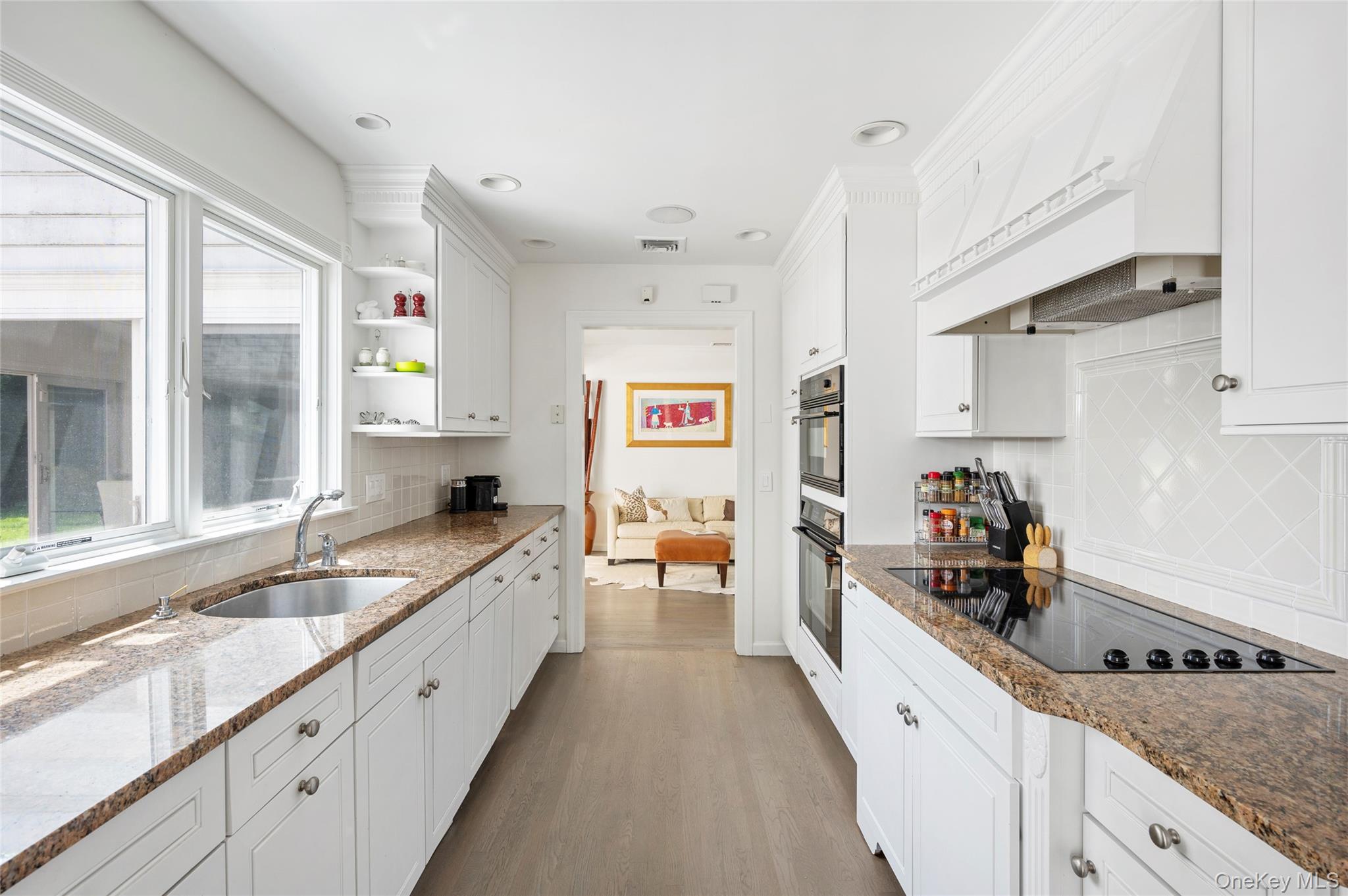 #13 photo, 89 South Road, সাফোক কাউন্টি Westhampton Beach , NY 11978