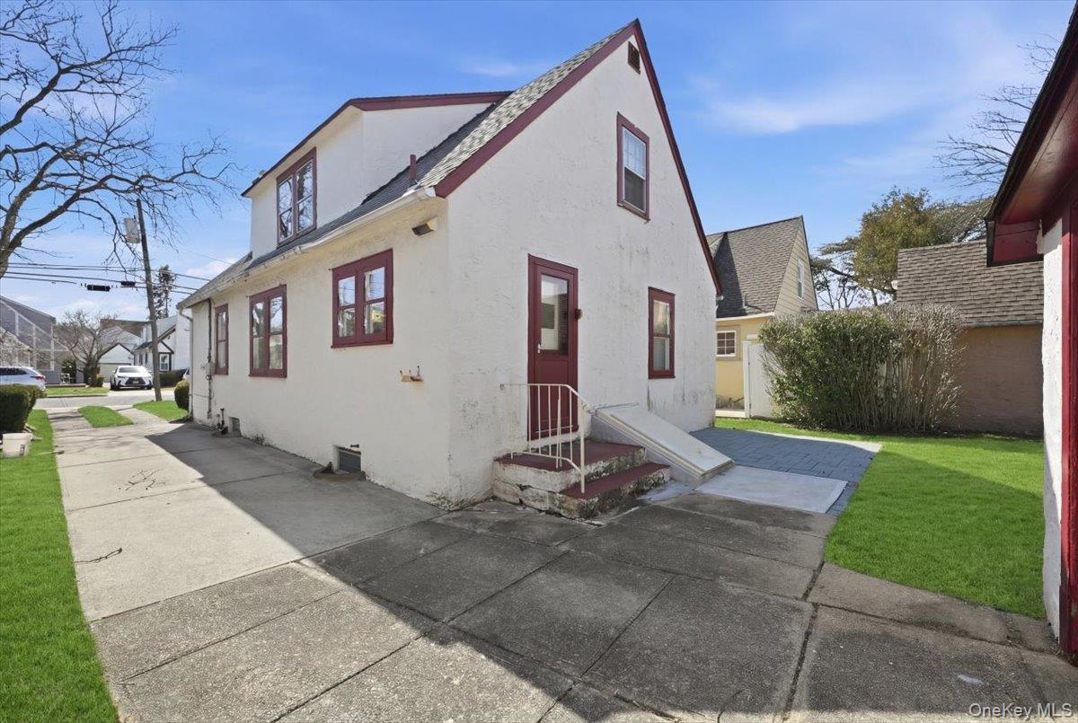 #16 photo, 739 Edward Street, North Baldwin , NY 11510