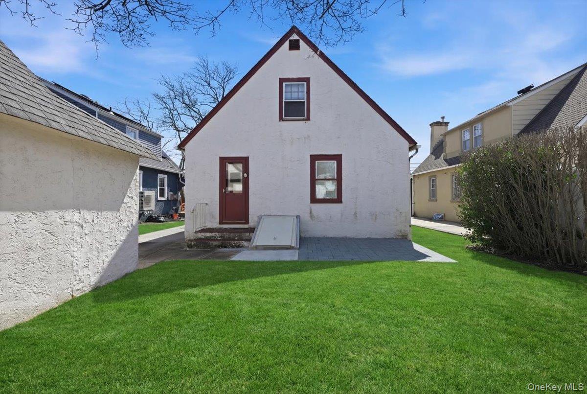 #17 photo, 739 Edward Street, North Baldwin , NY 11510