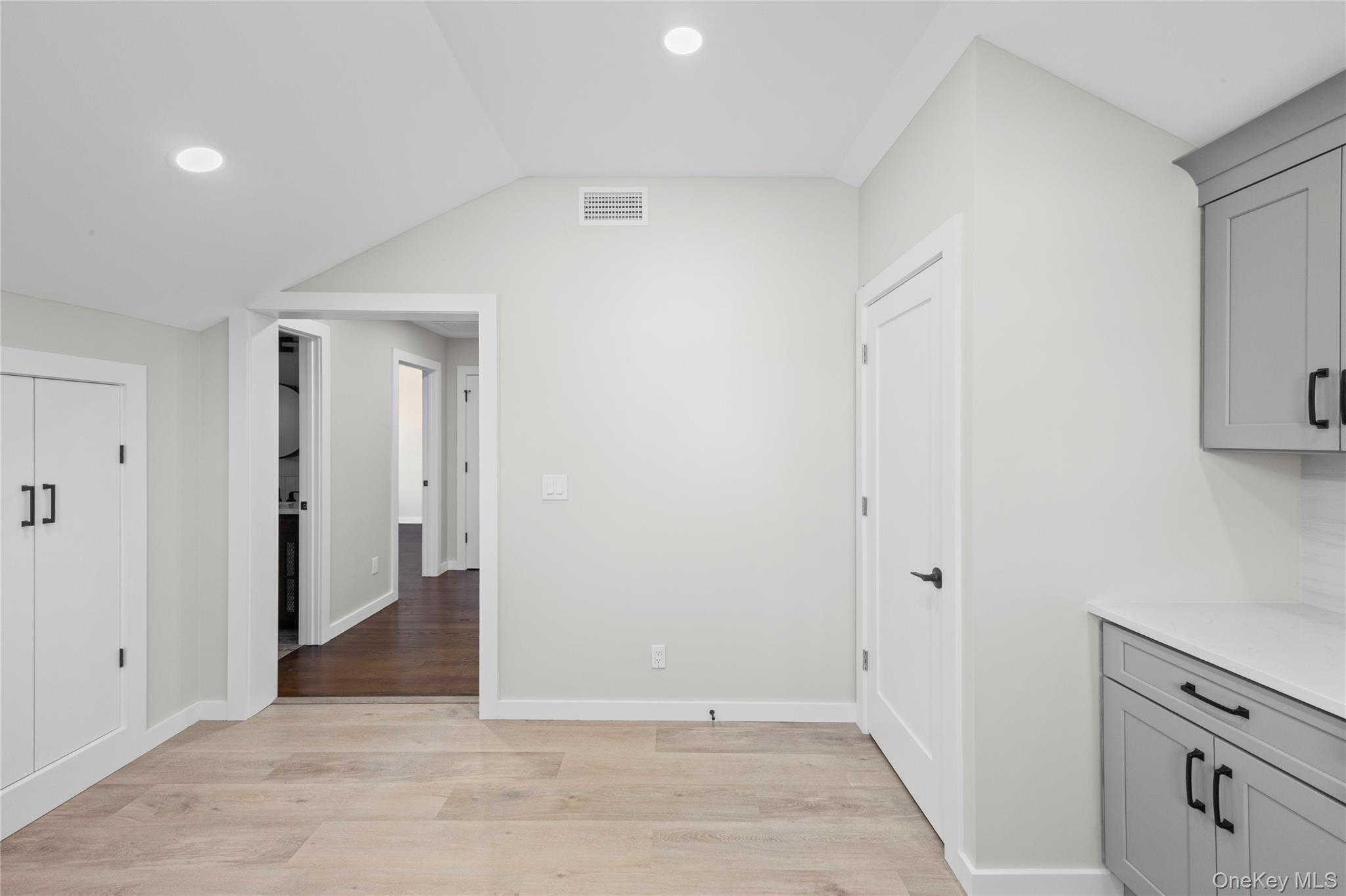 #11 photo, 42 Lamport Avenue, সাফোক কাউন্টি Port Jefferson , NY 11776