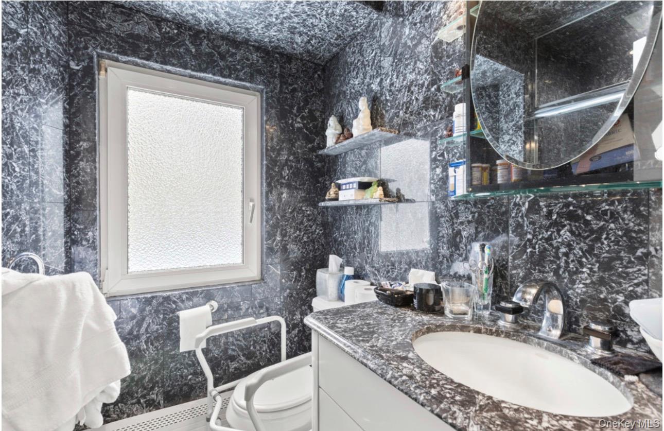 #18 photo, 890 Thompson Drive, সাফোক কাউন্টি Bay Shore , NY 11706